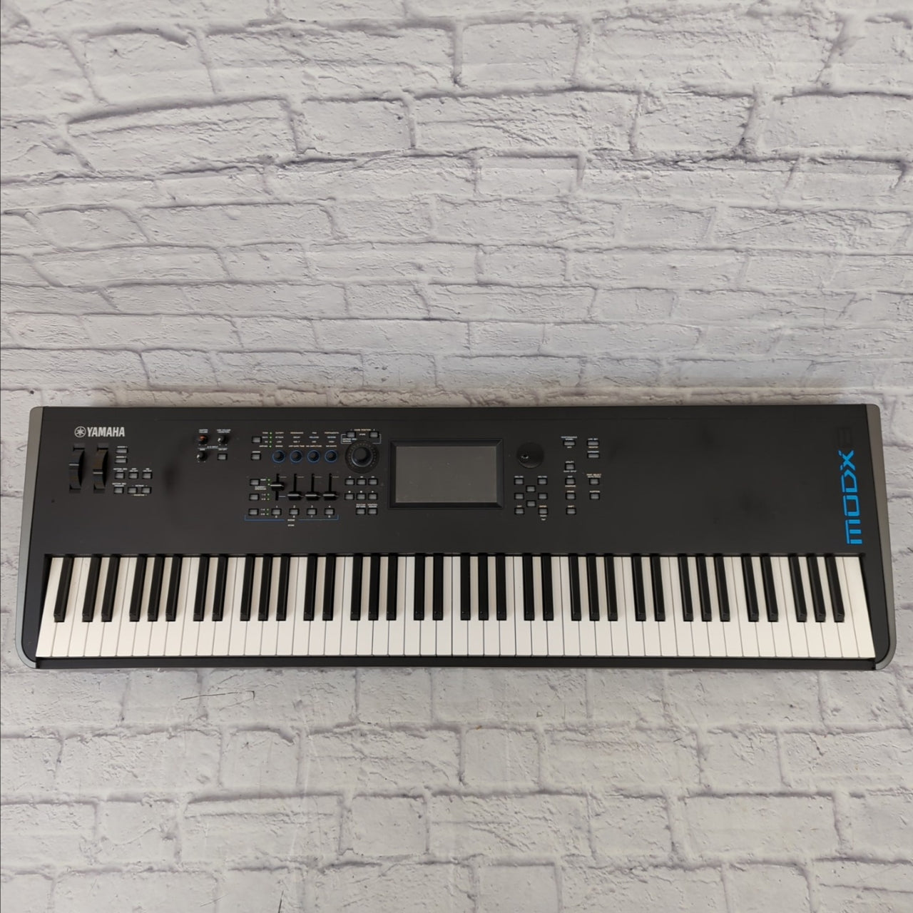 Yamaha MODX8 88 Key Digital Synthesizer w. Bag - Evolution Music