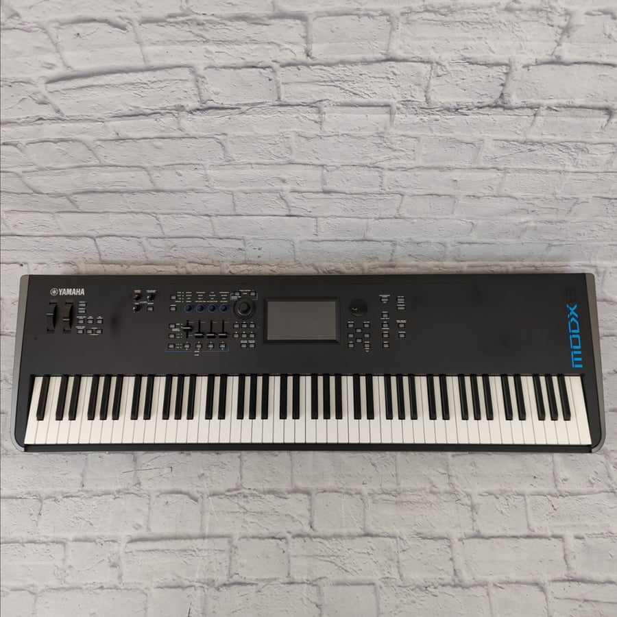Yamaha MODX8 88 Key Digital Synthesizer w. Bag
