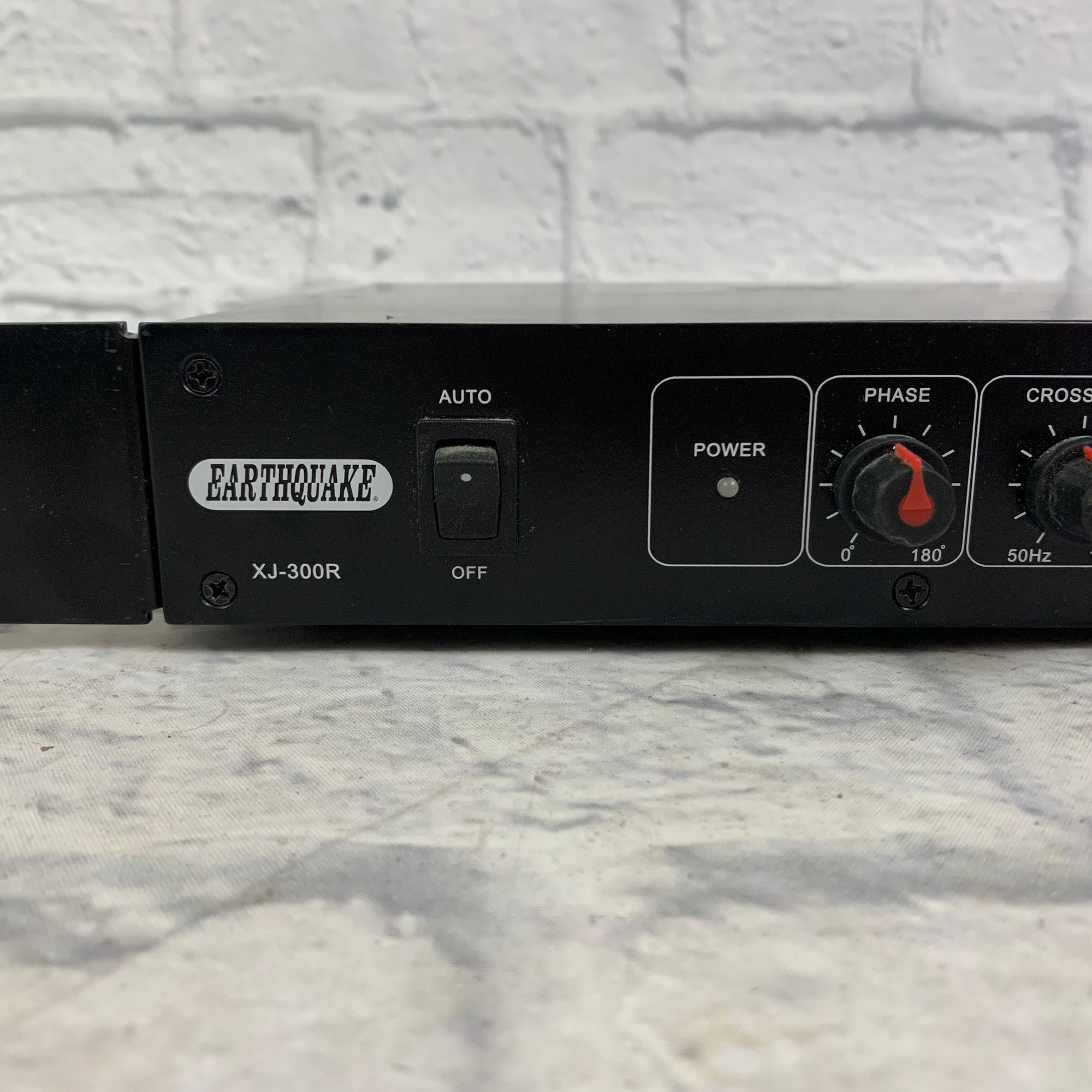 Earthquake Music XJ-300R Switching Power Supply Subwoofer Amplifer