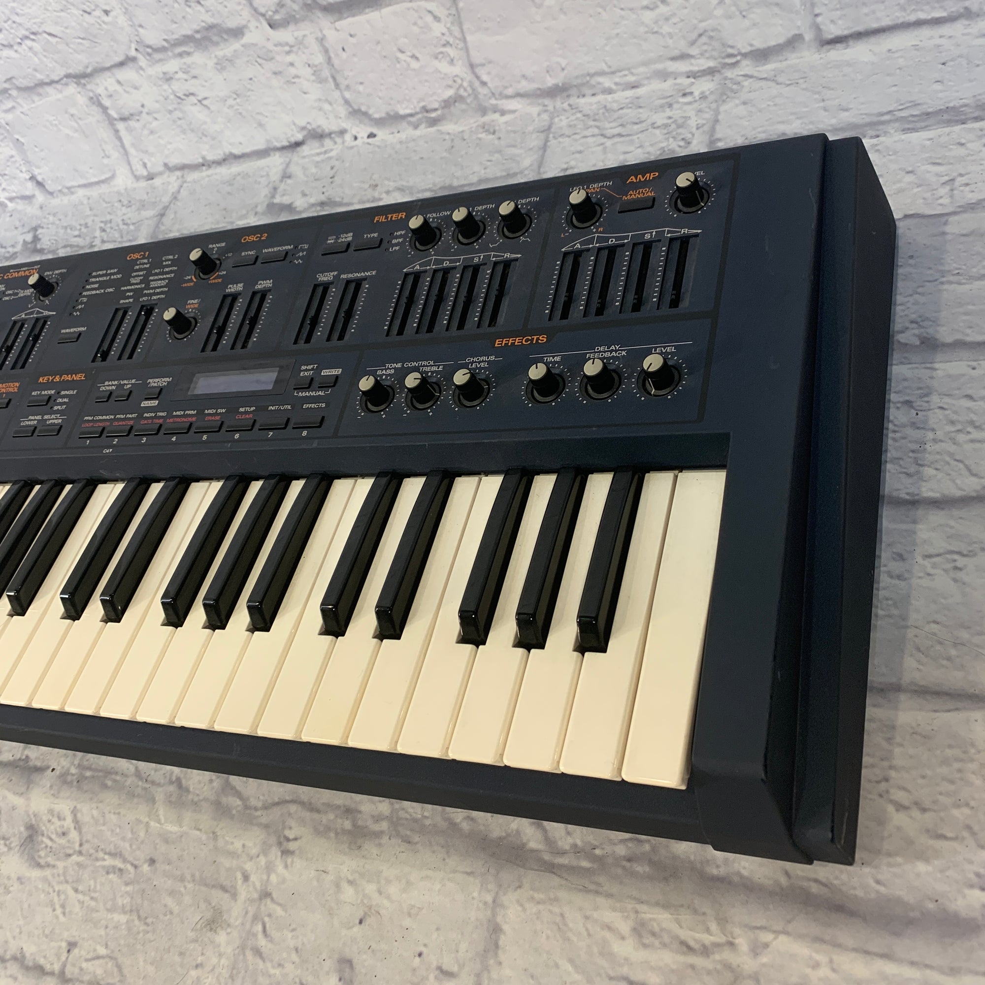 Roland JP-8000 Analog Modeling Synthesizer - Evolution Music