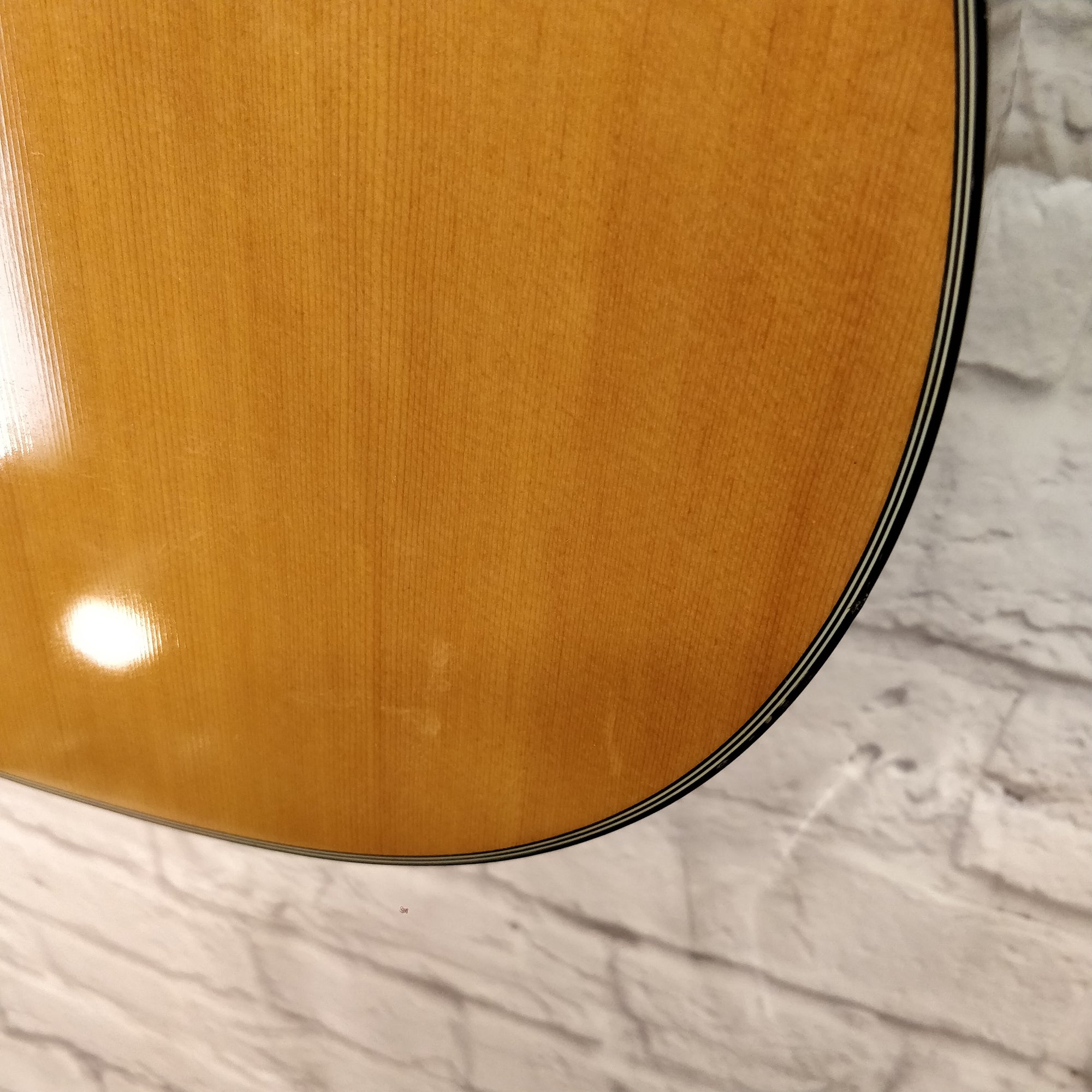 Yamaha F335 Acoustic Guitar