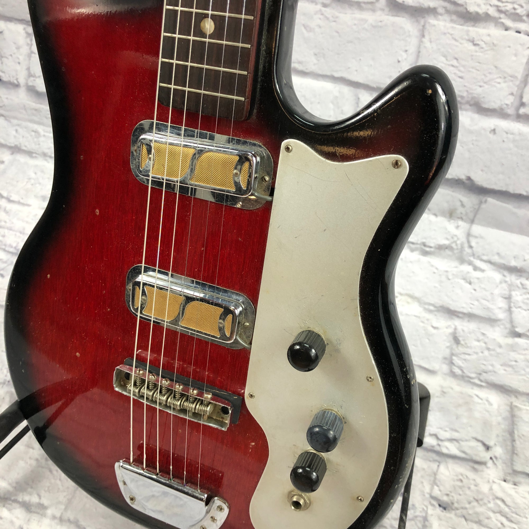 Vintage 1969 Kingston w/ Vintage Mid '60s DeArmond Gold Foil Pickups