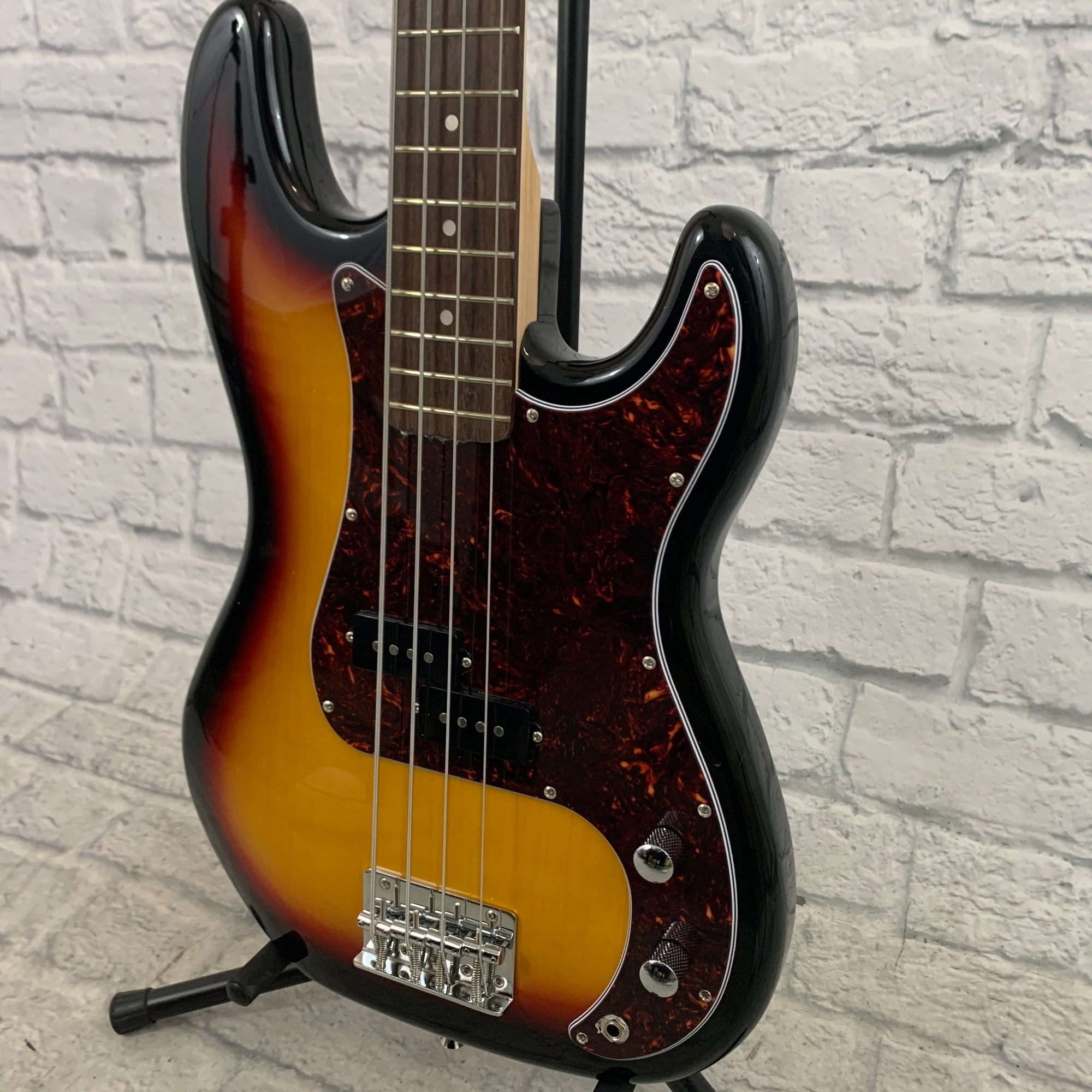 Nashville Guitar Works 210 Electric P Bass - Sunburst, Rosewood Fretboard