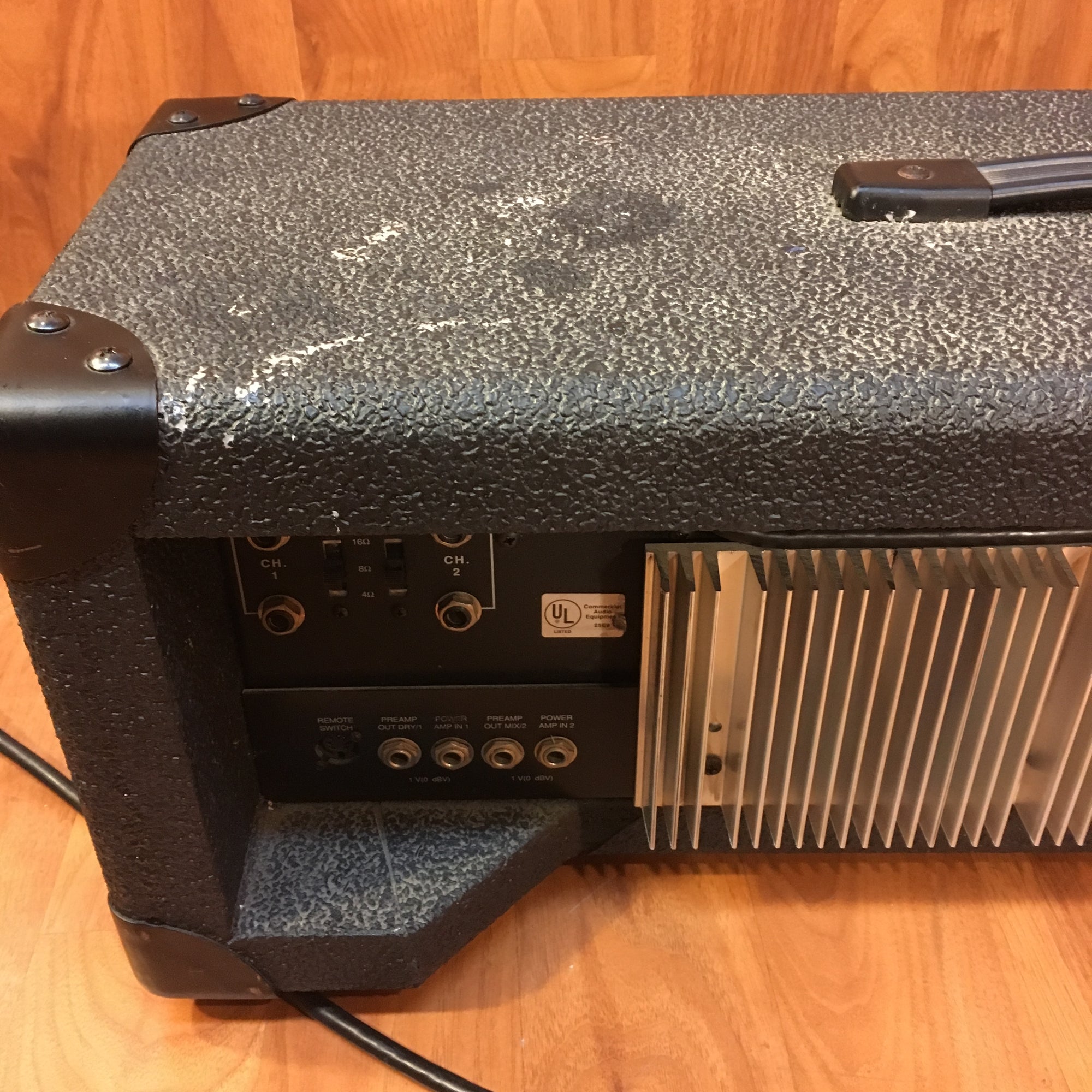 ** Peavey Revolution Black/Teal Amp Head