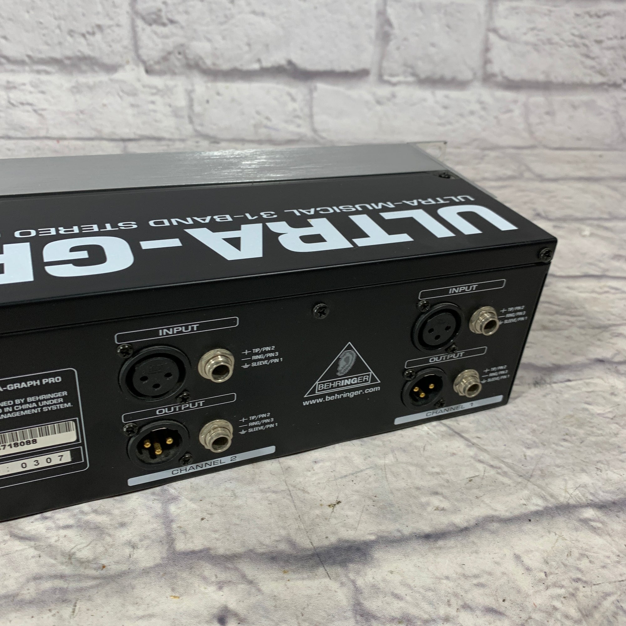 Behringer Ultra-Graph Pro GEQ3102 - Evolution Music