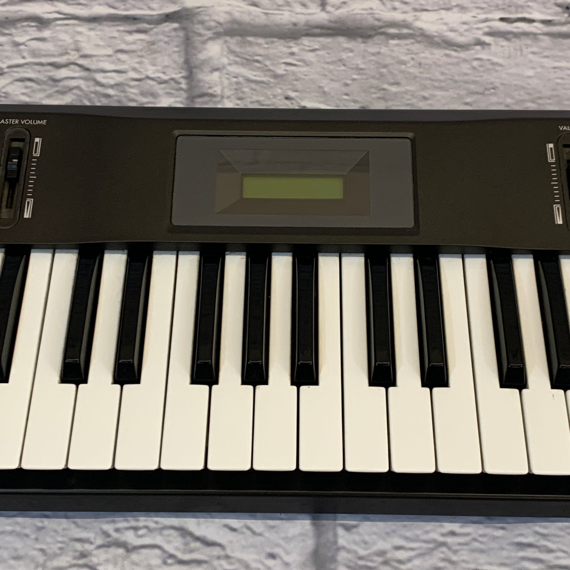 Korg X5 Music Synthesizer