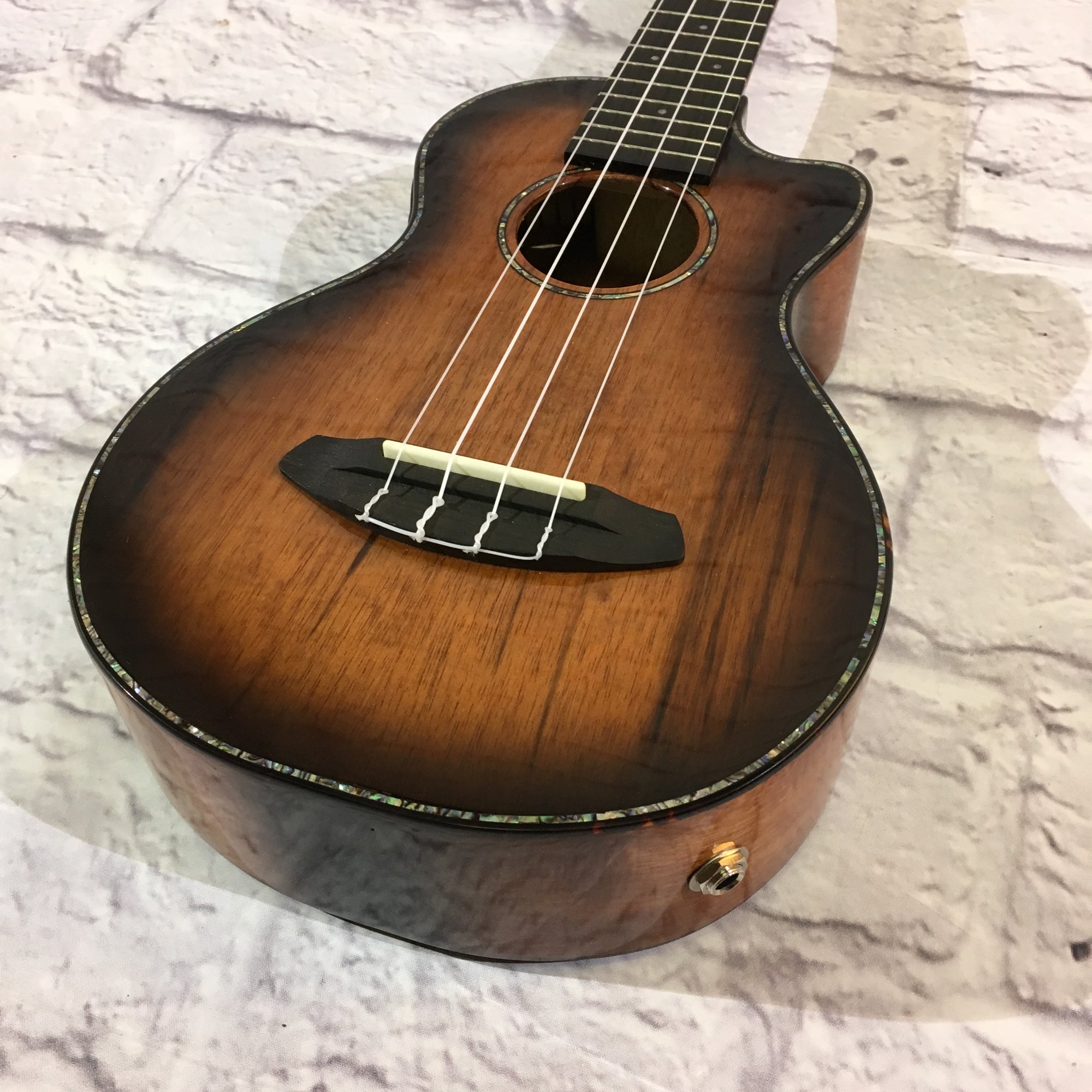 Breedlove Pursuit Ex Cu Ce Bo Ukulele