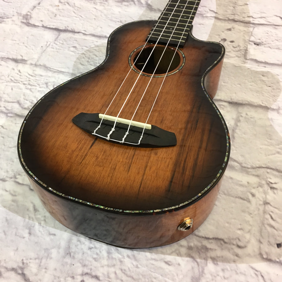 Breedlove Pursuit Ex Cu Ce Bo Ukulele