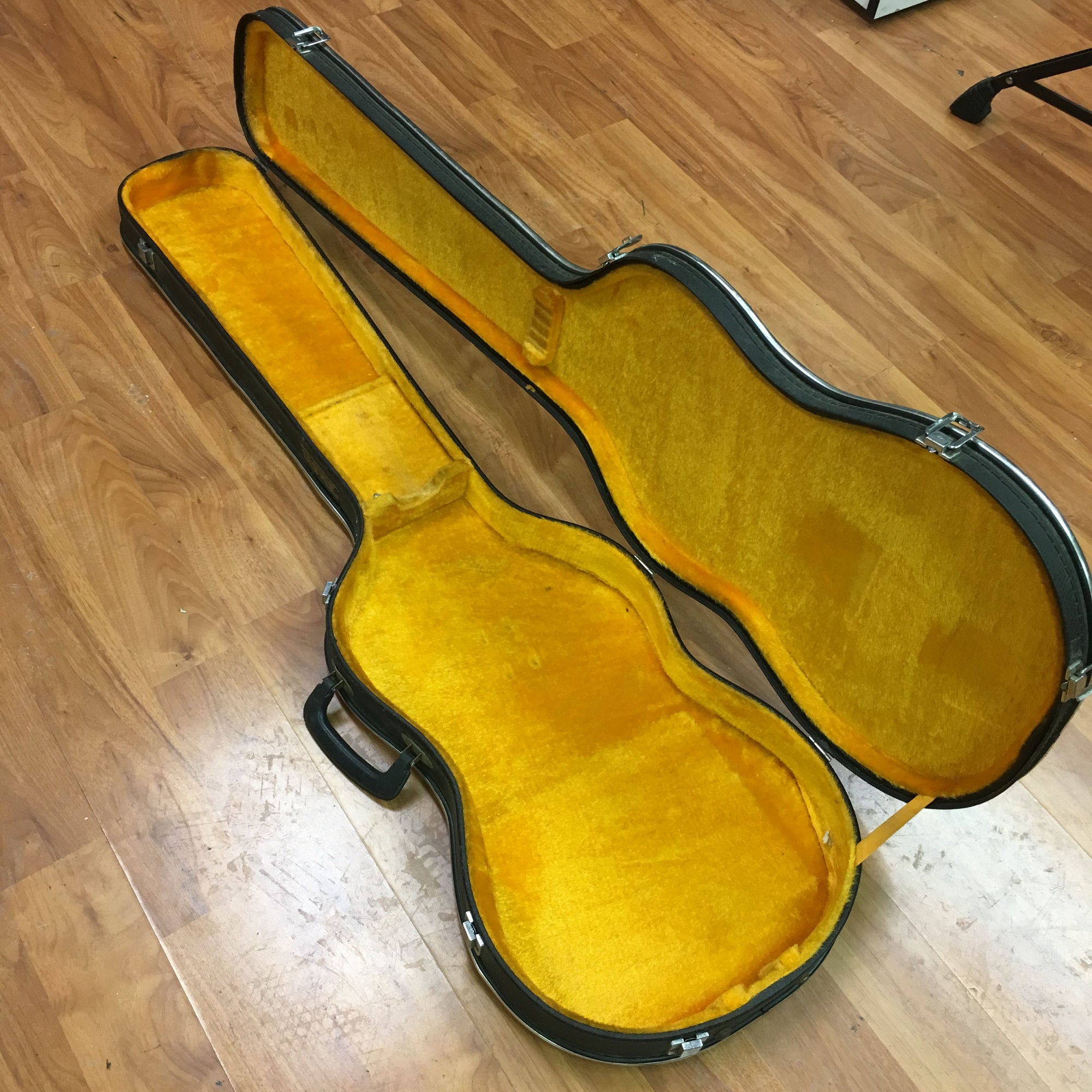 Univox Precision Bass, Lawsuit Era w/ Case