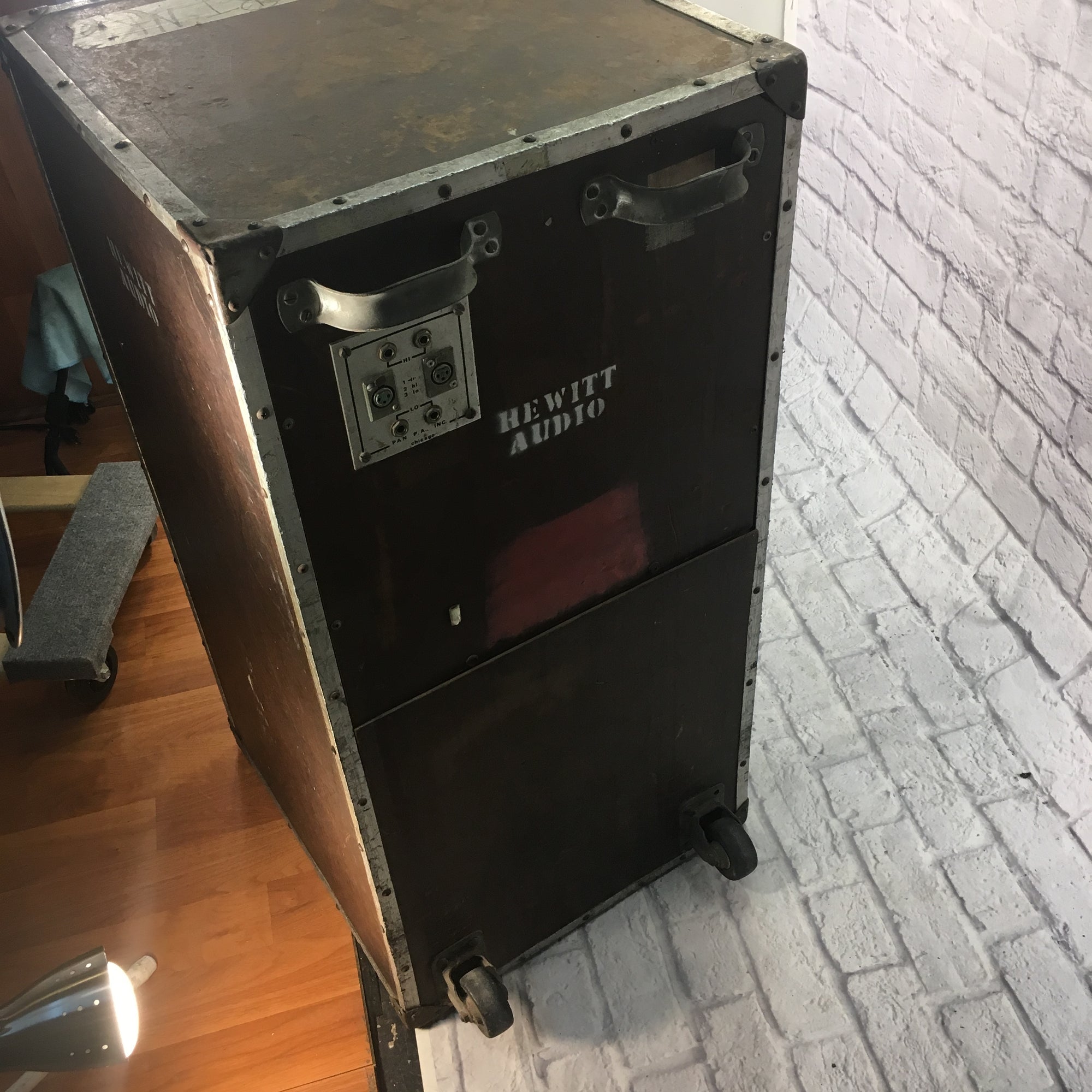 Hewitt Audio 3.5FT Tall Drum Side Fill Monitor 15x2 w 4 Horns and Casters