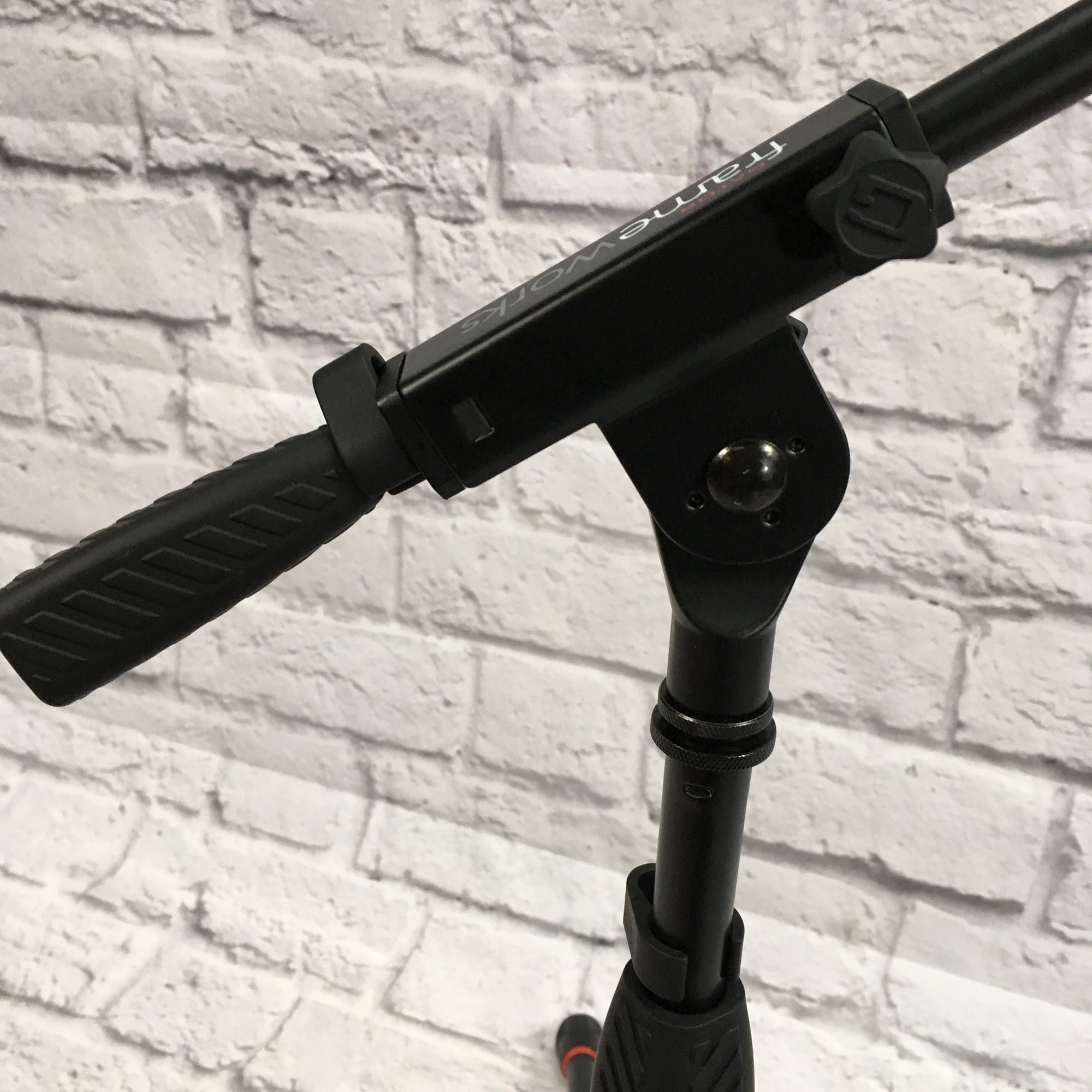 Gator Frameworks Telescoping Boom  Microphone Stand