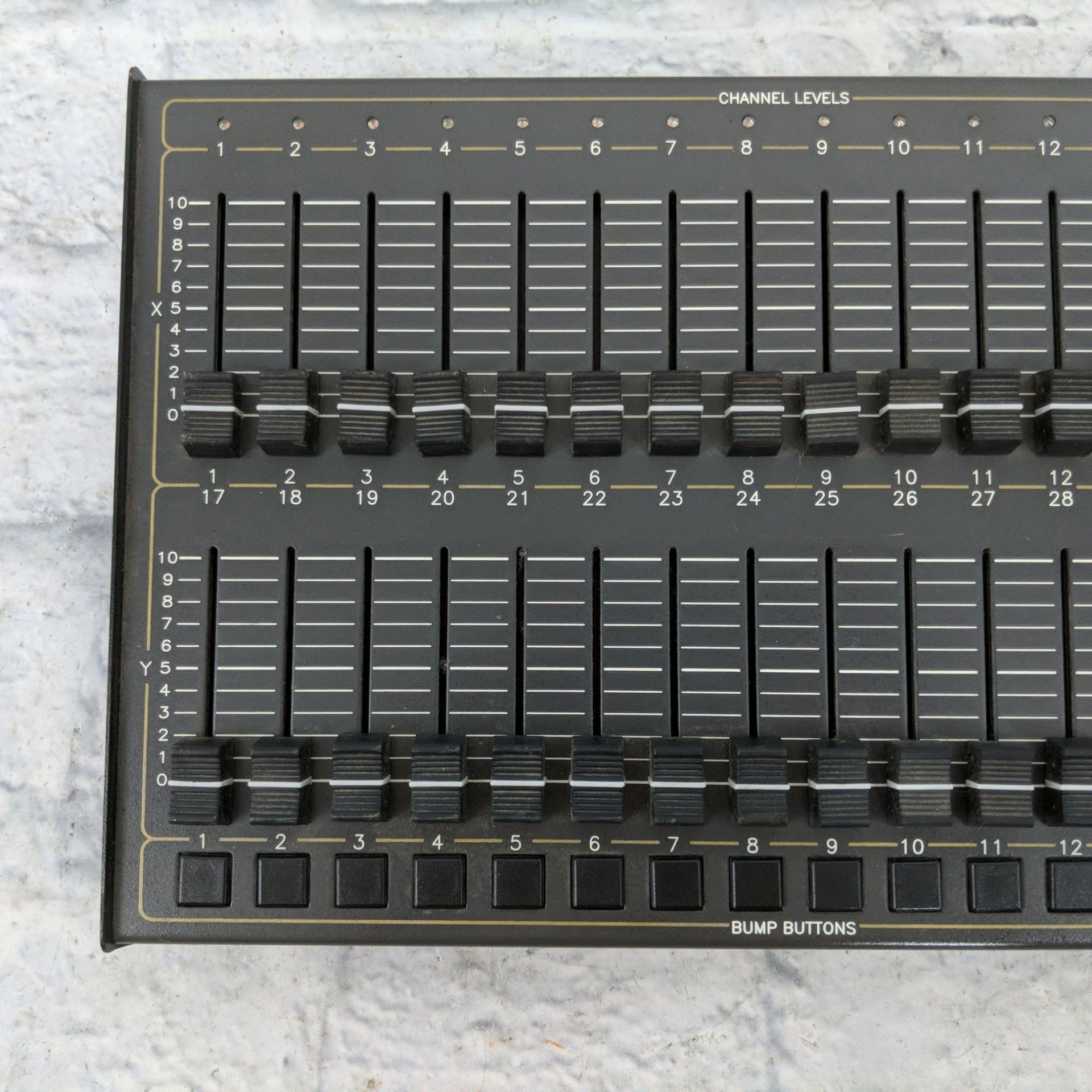 LEVITON MC7532　照明制御器　DMXコントローラー　XZ3948 LEVITON MC7532 照明制御器 DMXコントローラー XZ3948 - メルカリ