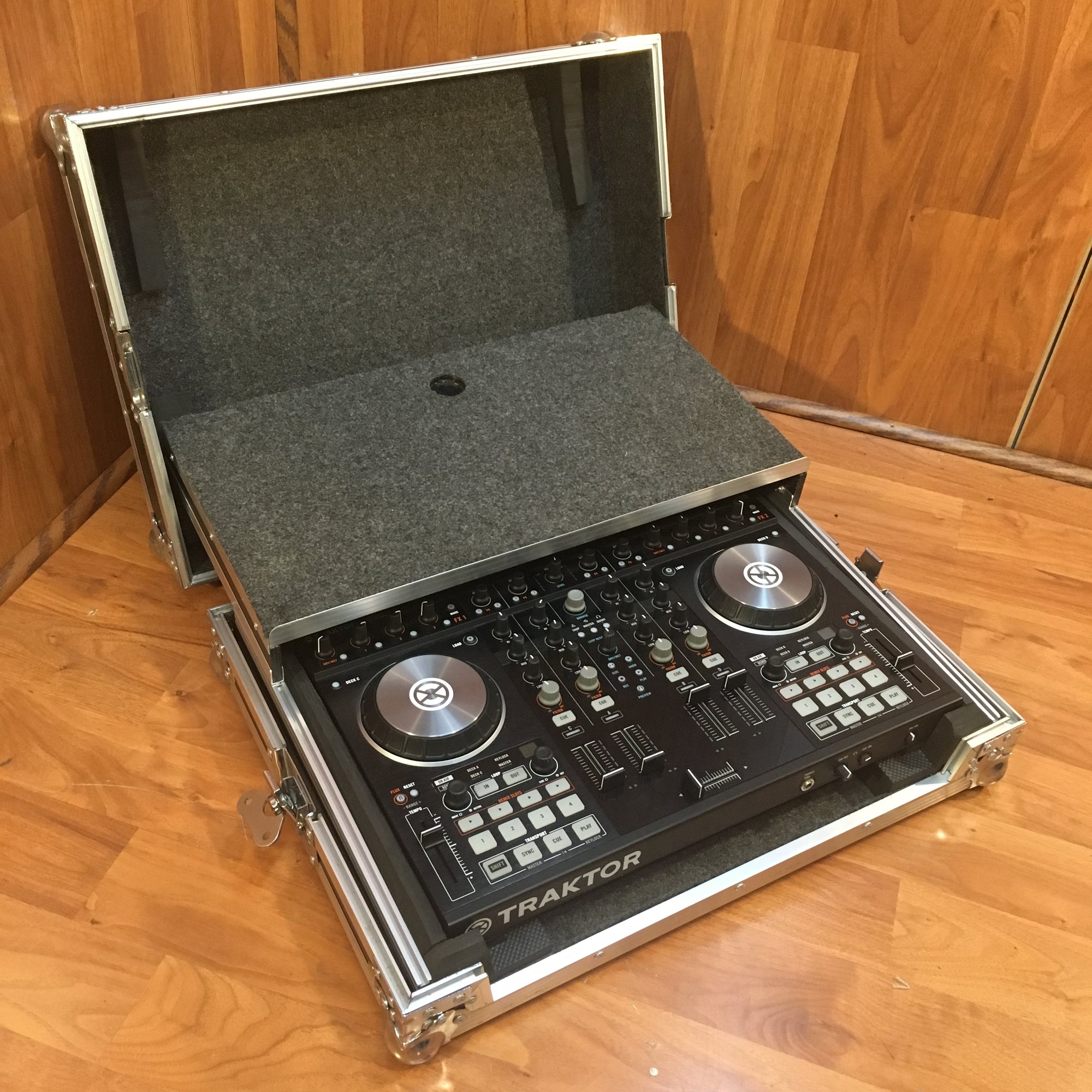 Traktor S4MK2 DJ Controller with Case
