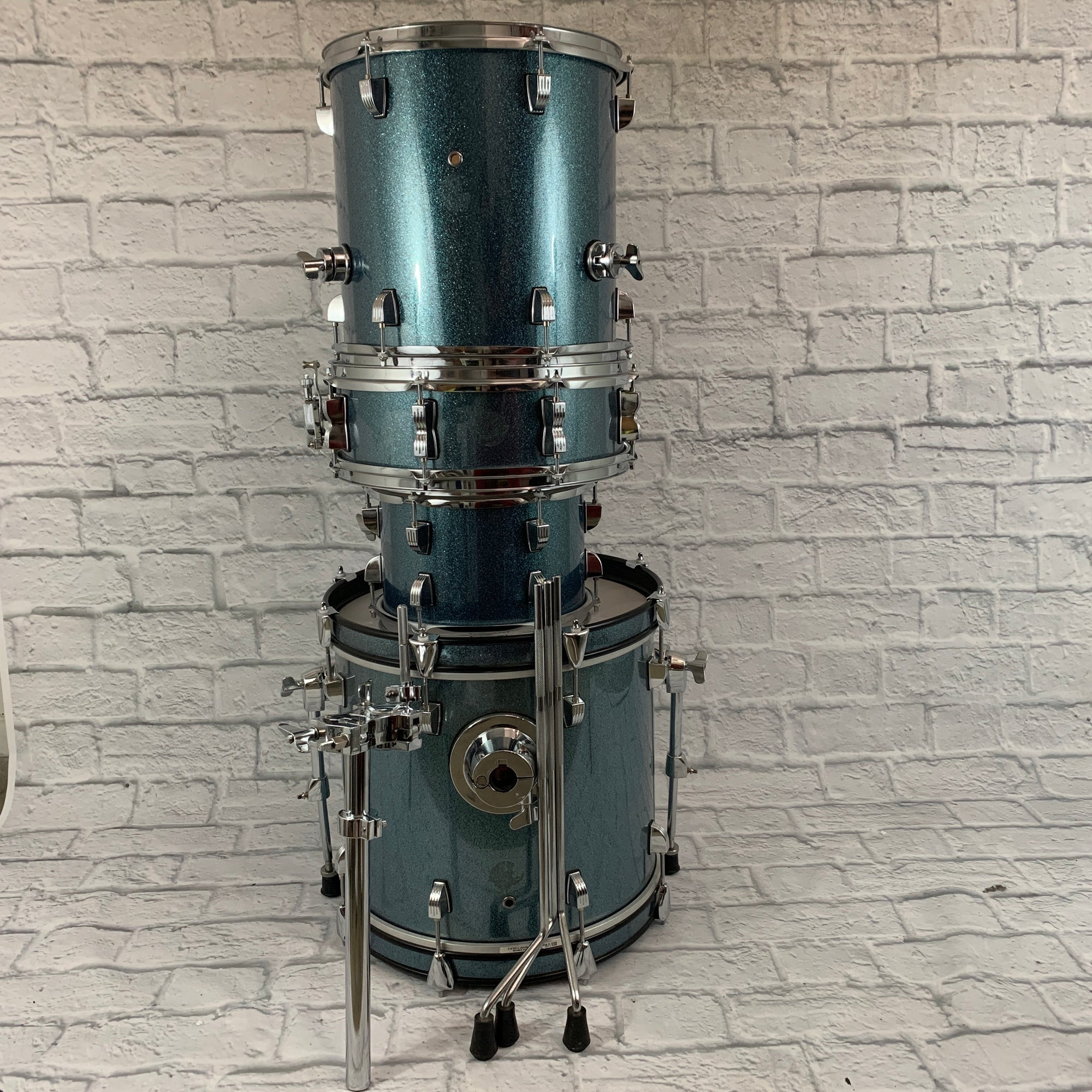 Ludwig Breakbeats 16 BD / 13 FL / 10 RT /14 SD - Azure Sparkle Drum Kit w/ Bags