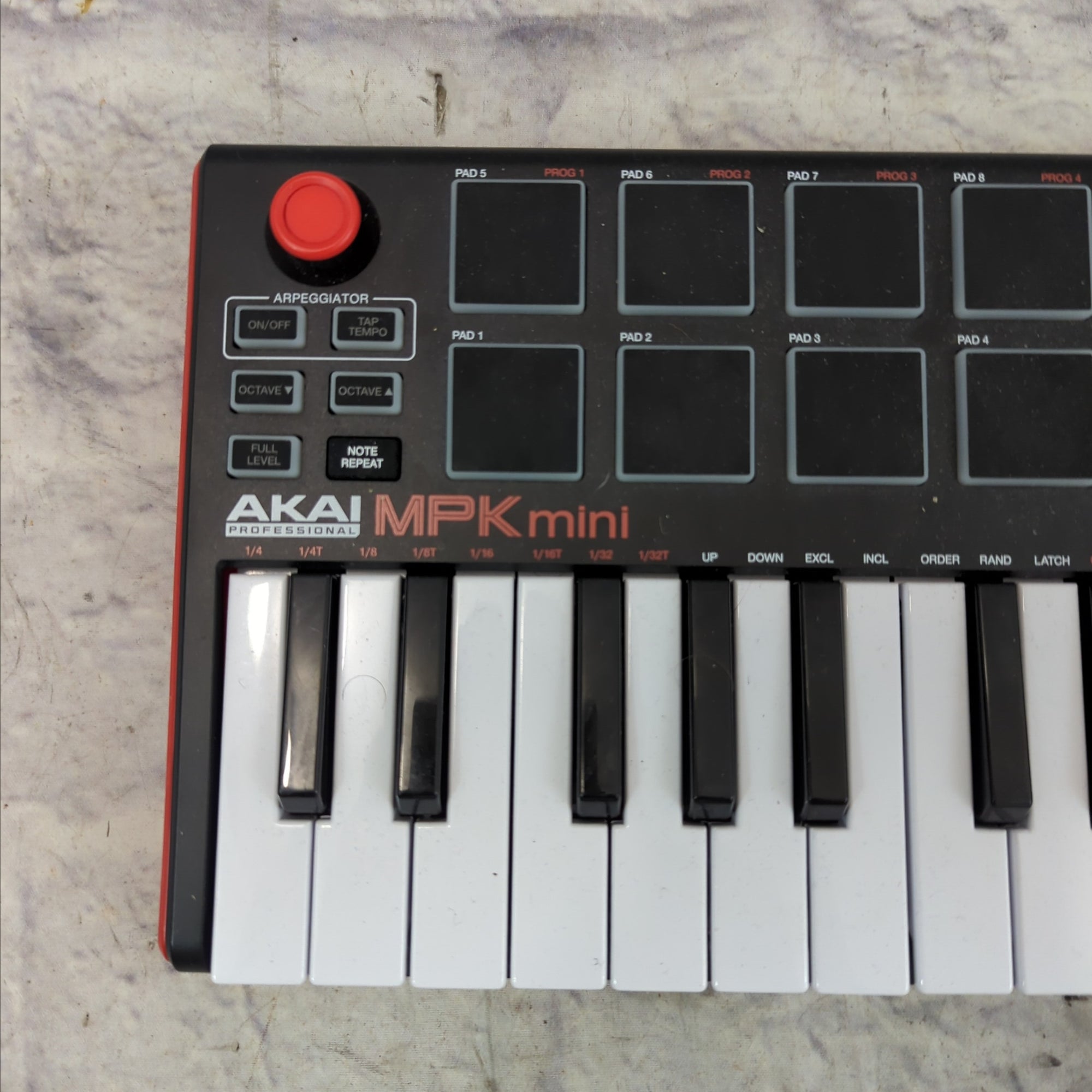 Akai MPK Mini Midi Controller