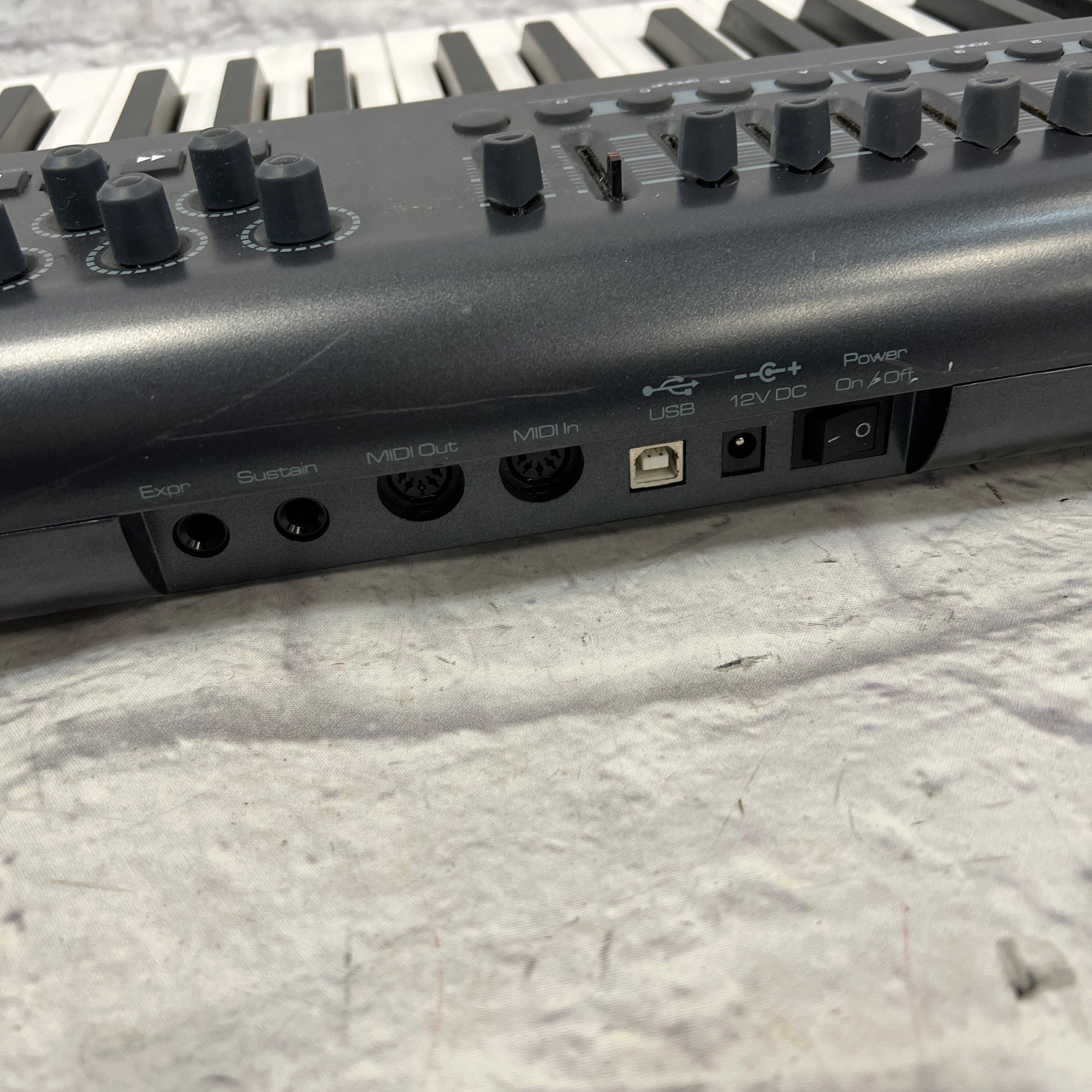 M-Audio Axiom 61 61-Key USB MIDI Controller - Evolution Music