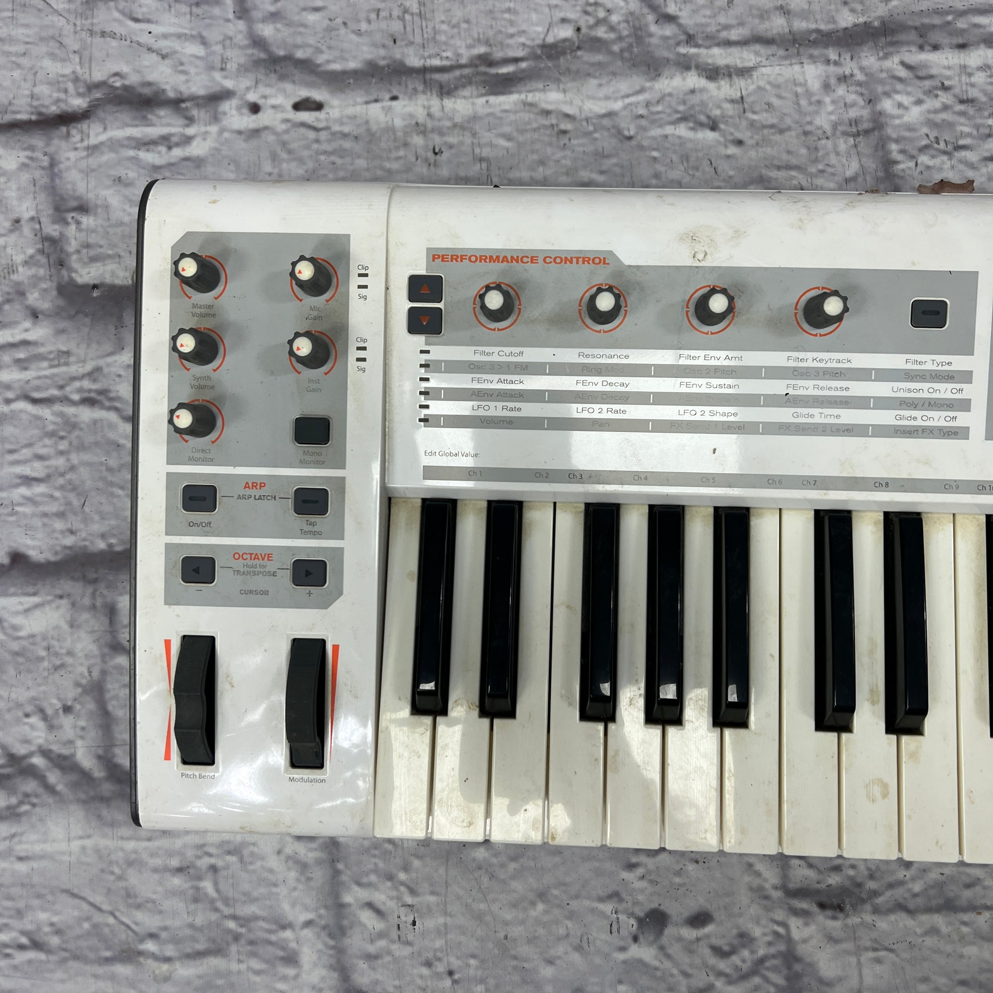 希少 M-AUDIO VENOM バーチャル・アナログ デジタル シンセサイザー 希少 M-AUDIO VENOM バーチャル・アナログ デジタル シンセサイザー