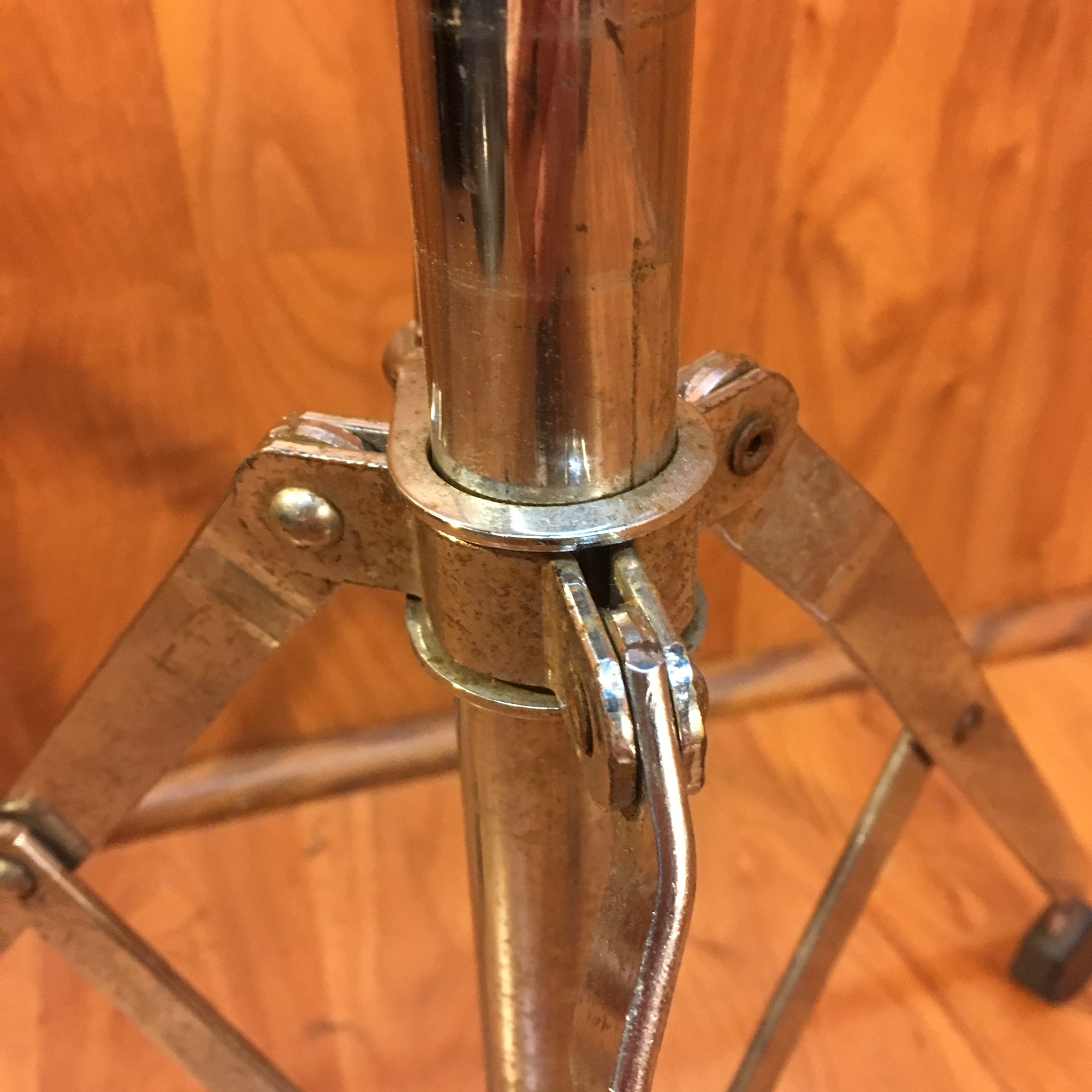 Unknown Single Straight Stand