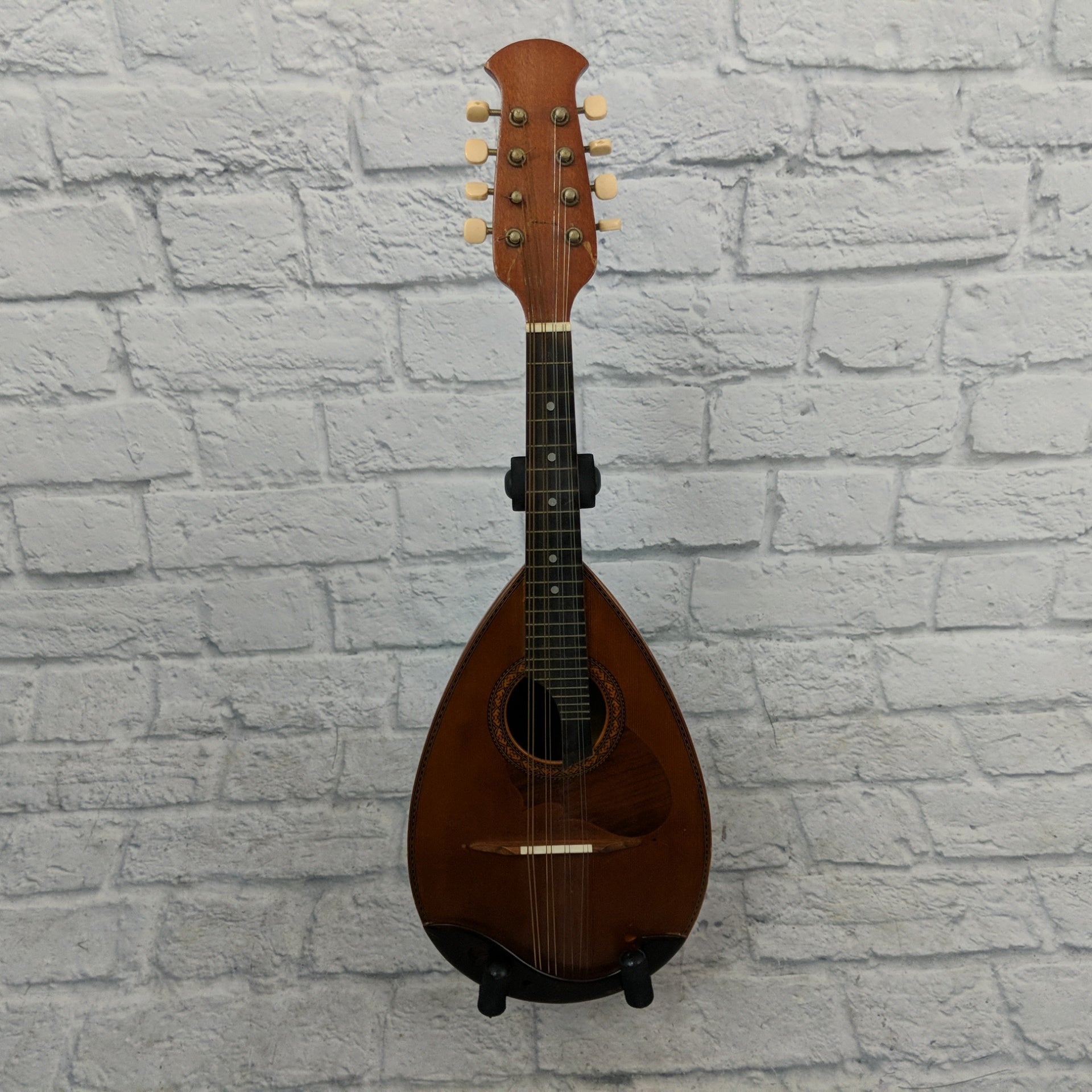 1975 Suzuki Mandolin with Silver Hardshell Case