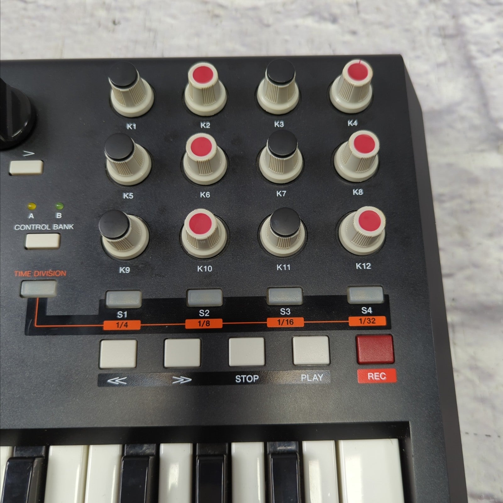 Akai MPK25 25 Key Midi Controller