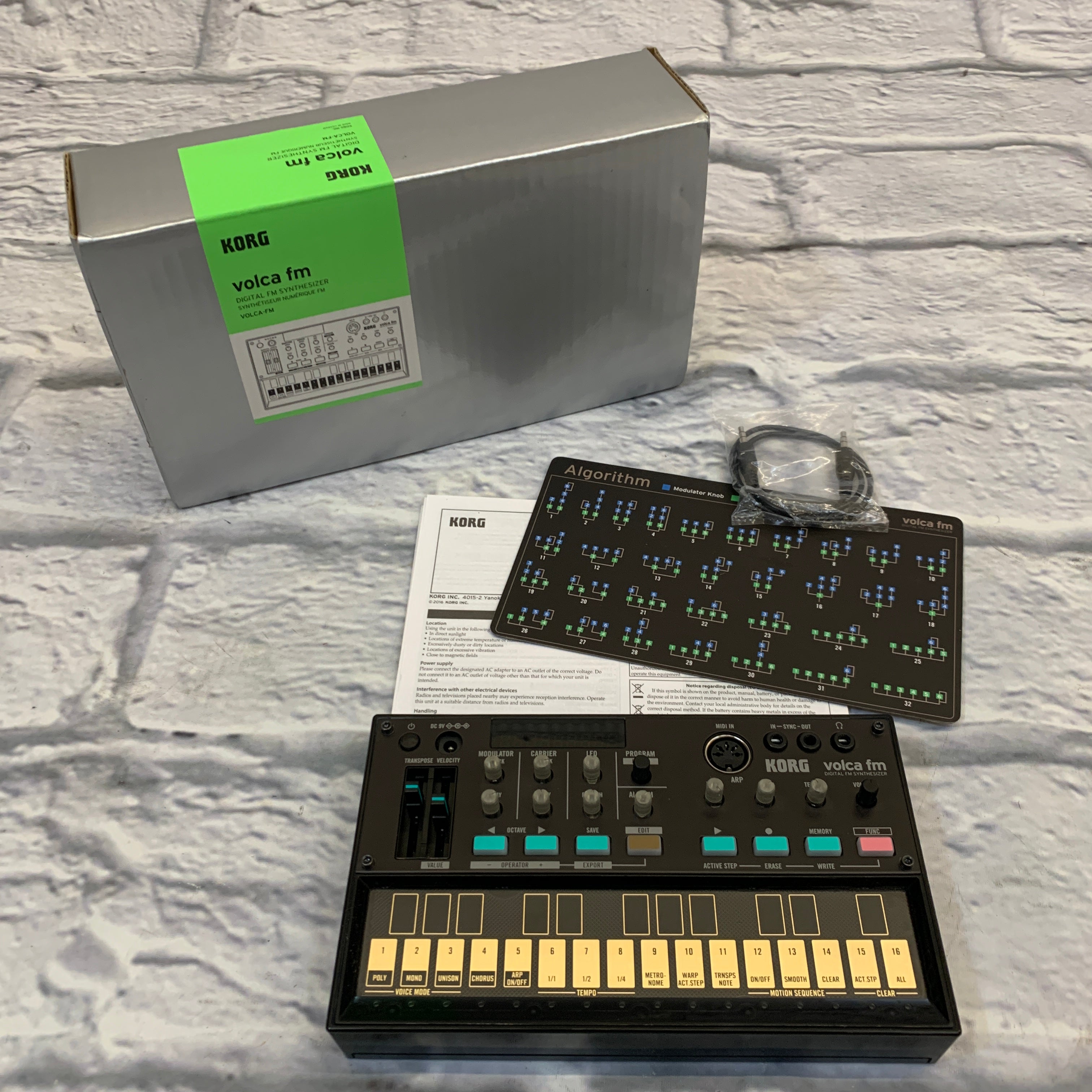 FM MINT シンセサイザー