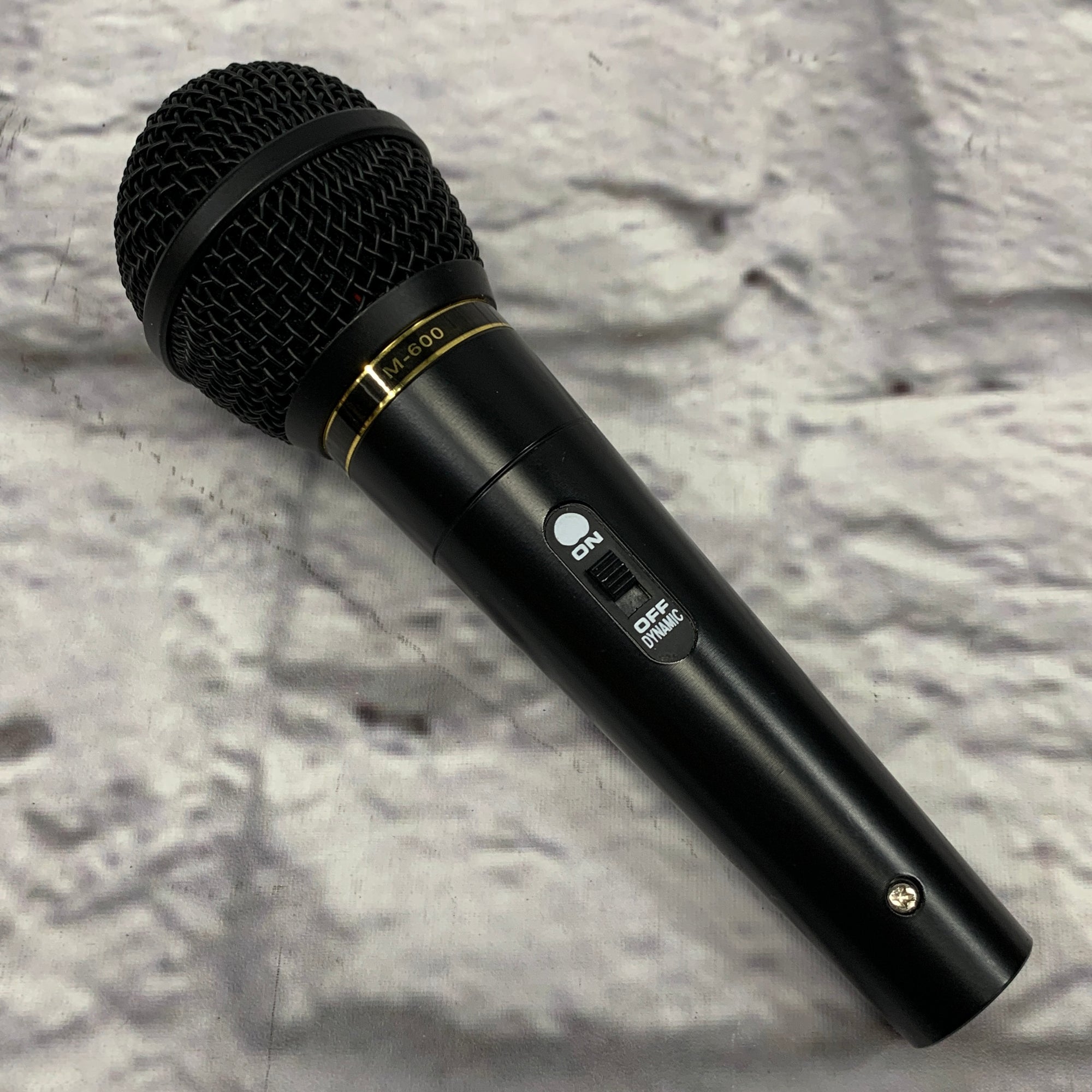 Unknown M-600 Dynamic Vocal Microphone
