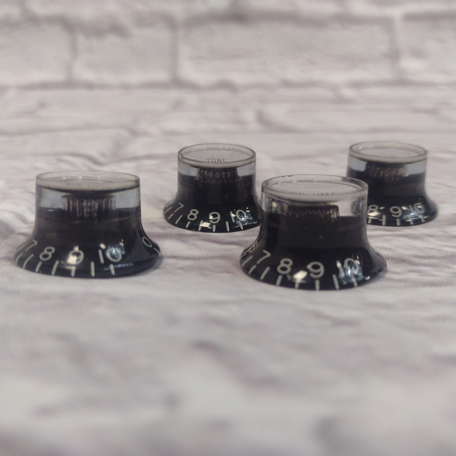 Gibson Vintage 1970s Top Hat Bell Reflector Control Knobs Evolution Music