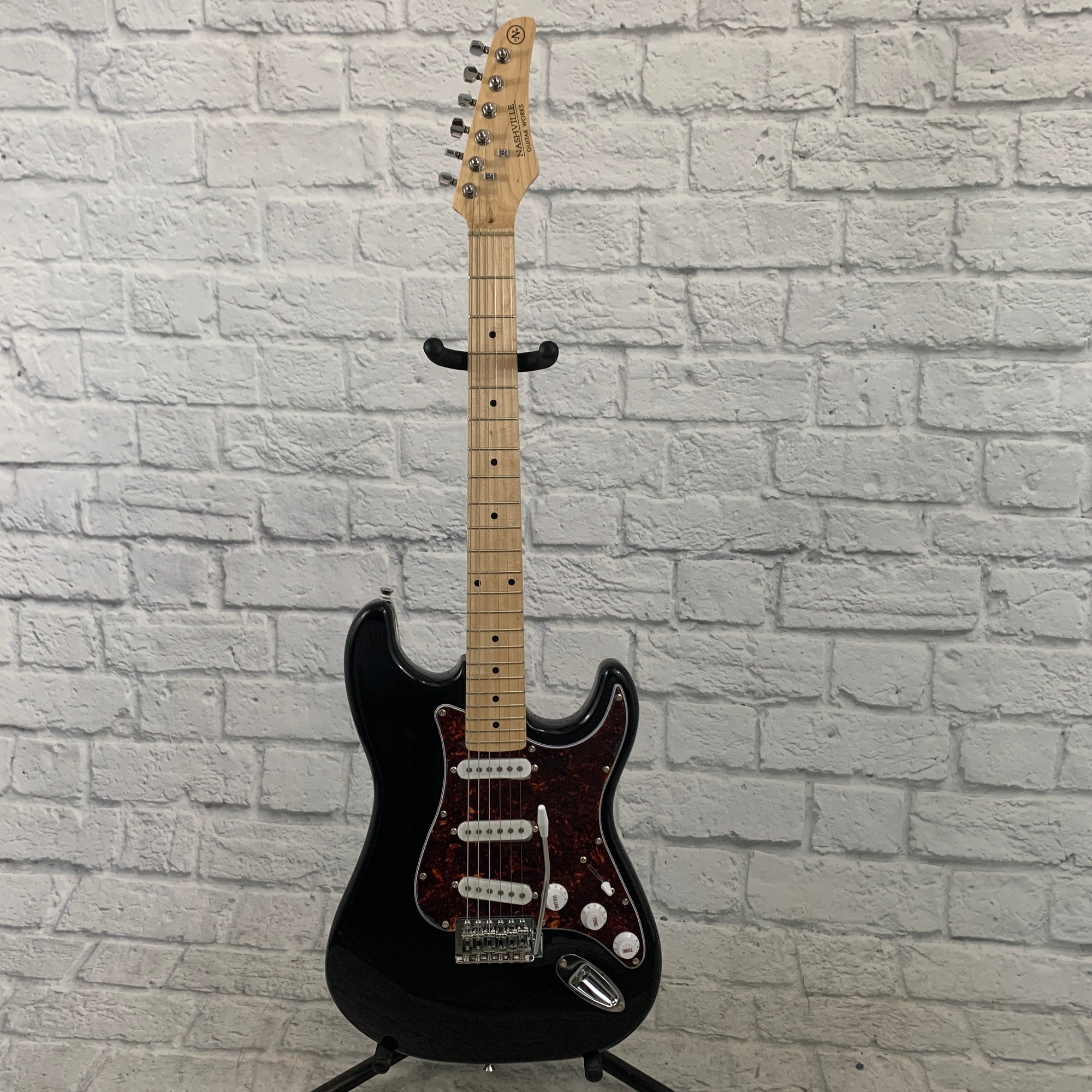 Nashville Guitar Works 135 Double Cutaway - Black, Maple Fretboard