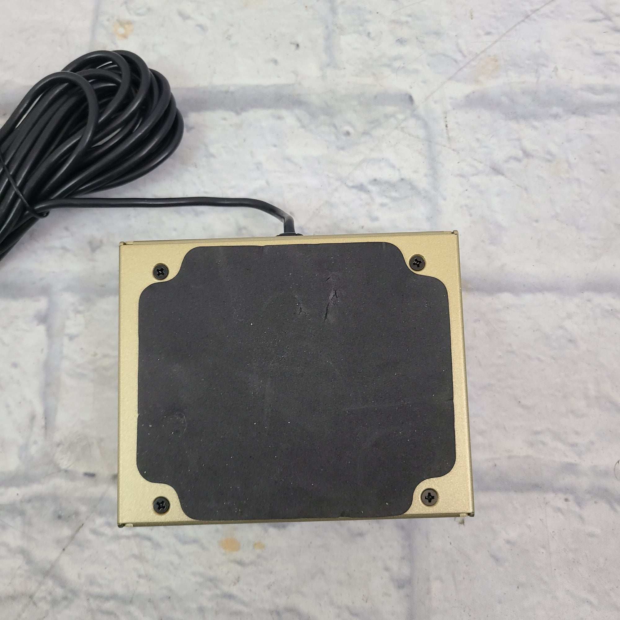 Behringer FS112B Two-Button Footswitch - Channel Ultrabass 1/4" TRS