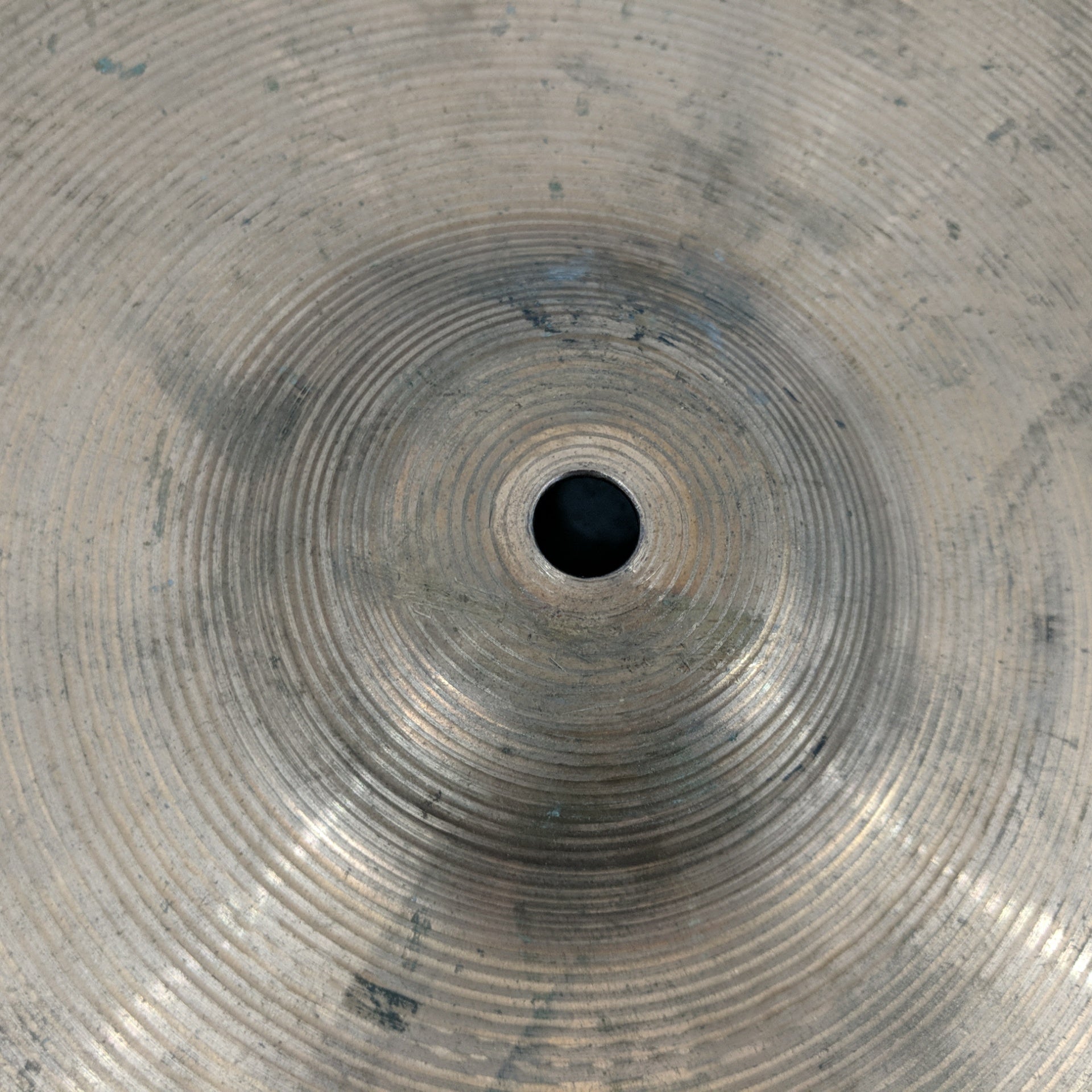Zildjian ZBT 16" Crash Cymbal (Cracked)