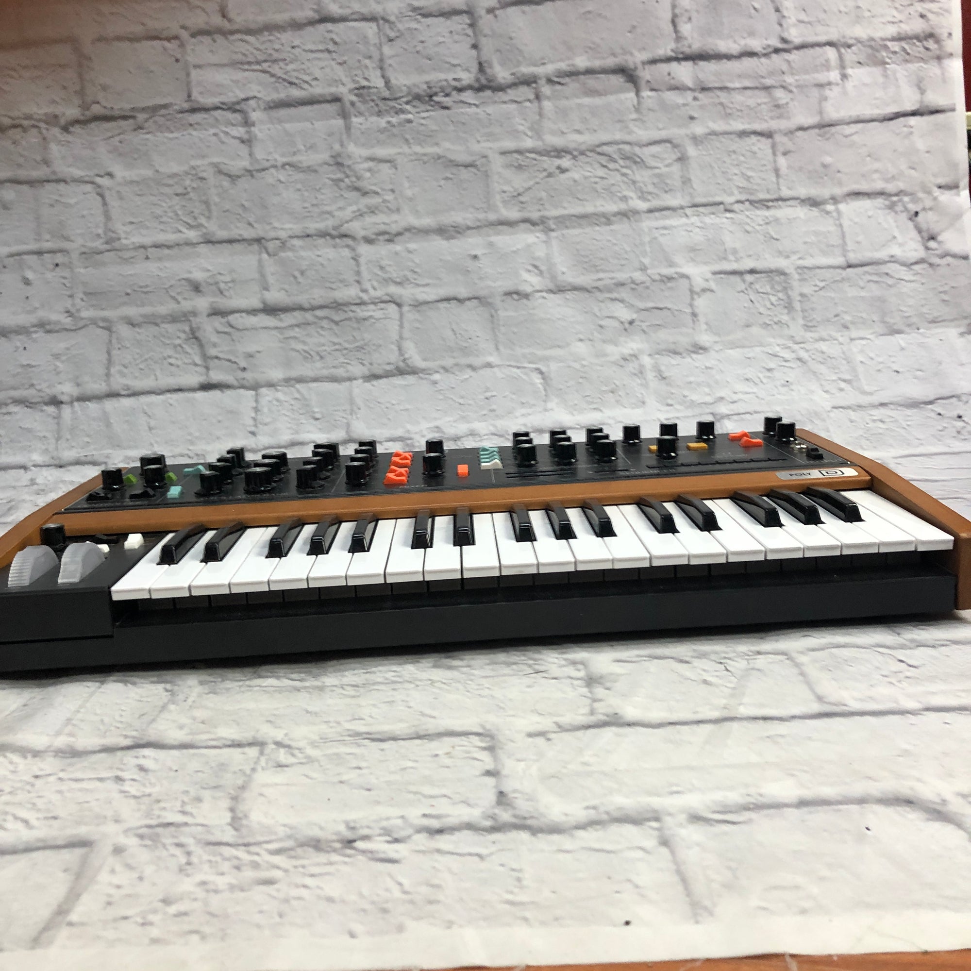 Behringer Poly D 4 Voice Polyphonic Synth