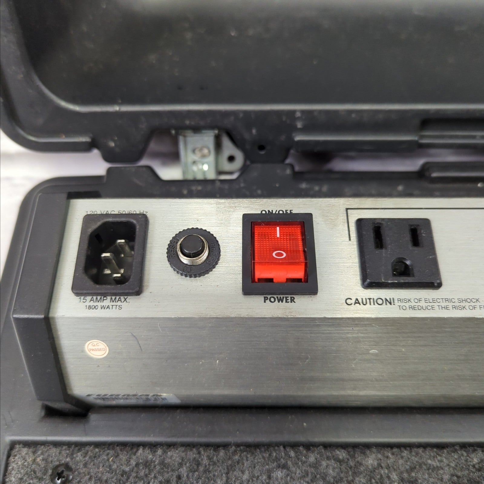 Furman SPB8C Pedalboard with Conditioned Power and 9v Connects