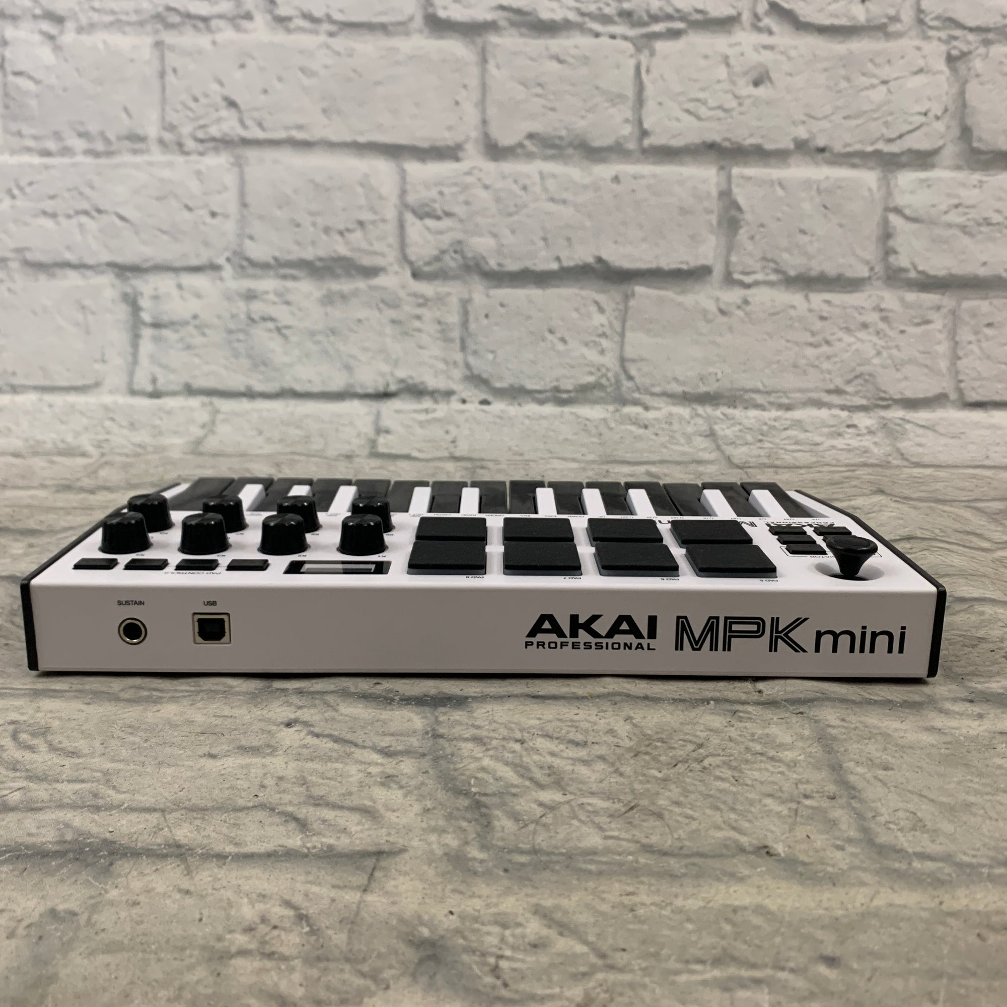 AKAI Professional MPK mini Mk3 White USB MIDI Keyboard Controller