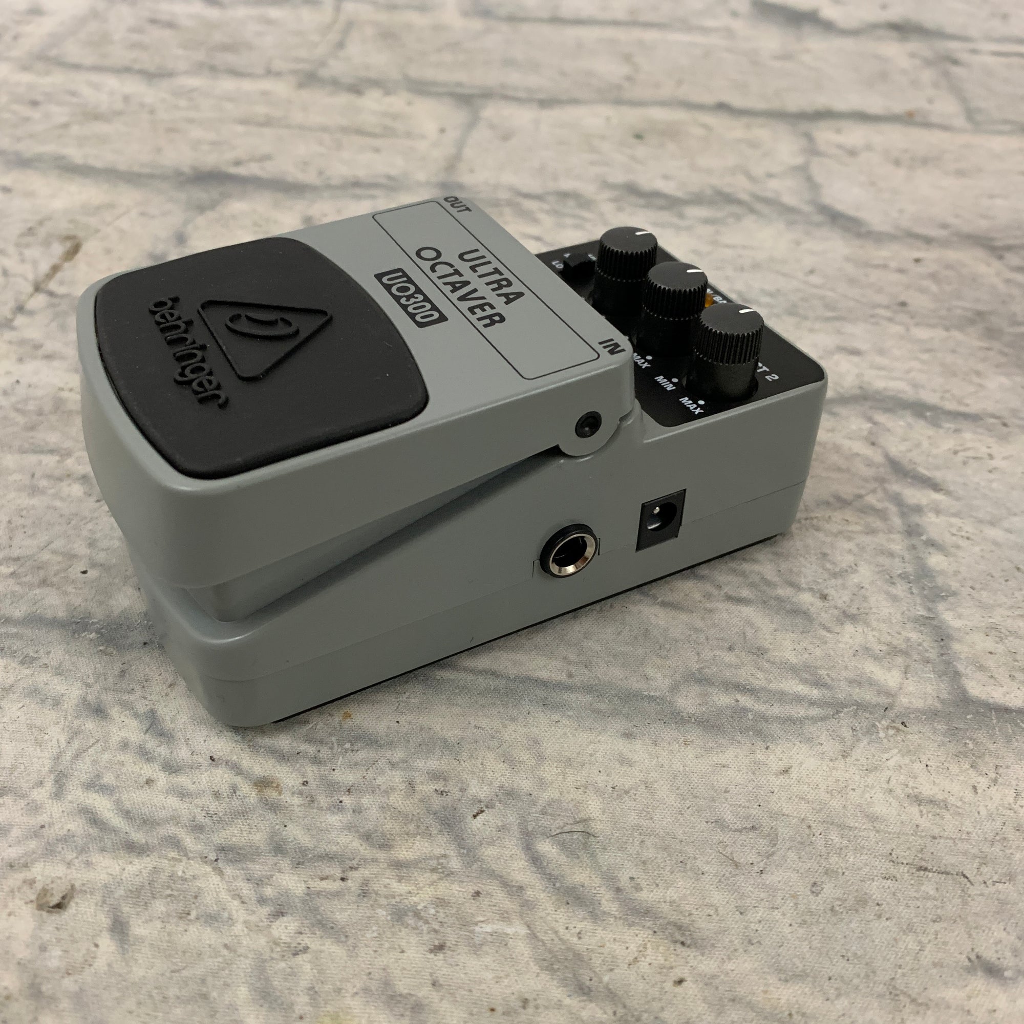 behringer uo300 ultra octaver pedal review Behringer UO300 Ultra Octaver Pedal