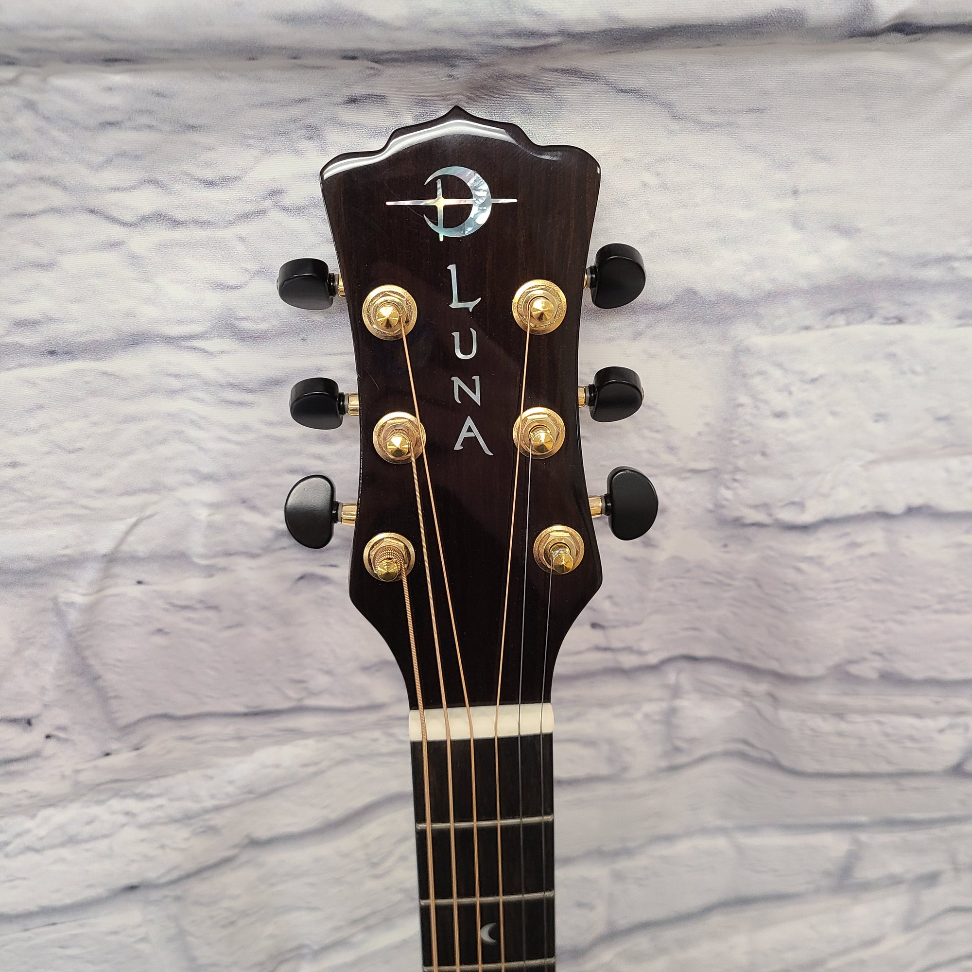 Luna Vista Eagle Acoustic-Electric w/ Case