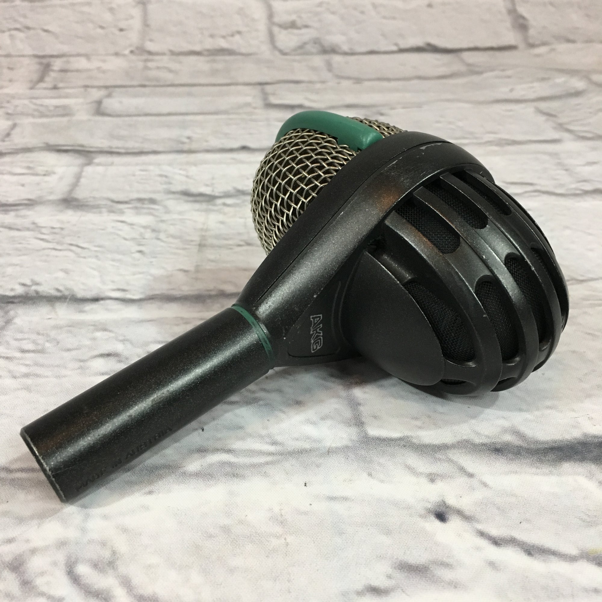 AKG D112 Dynamic Microphone