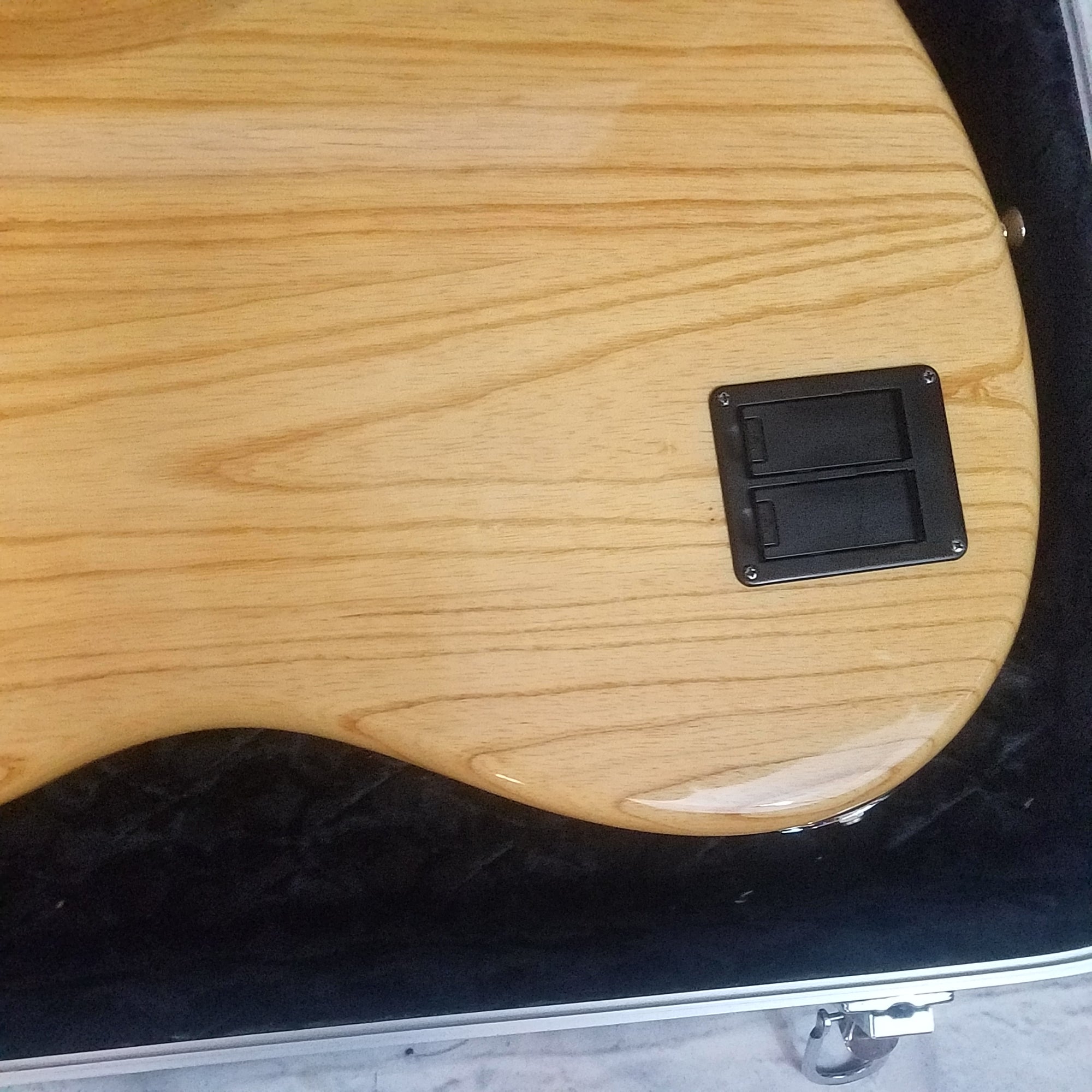 Fender MIM Dimension 5 String Bass With Gotoh Tuners and Bartolini 18v Active Preamp