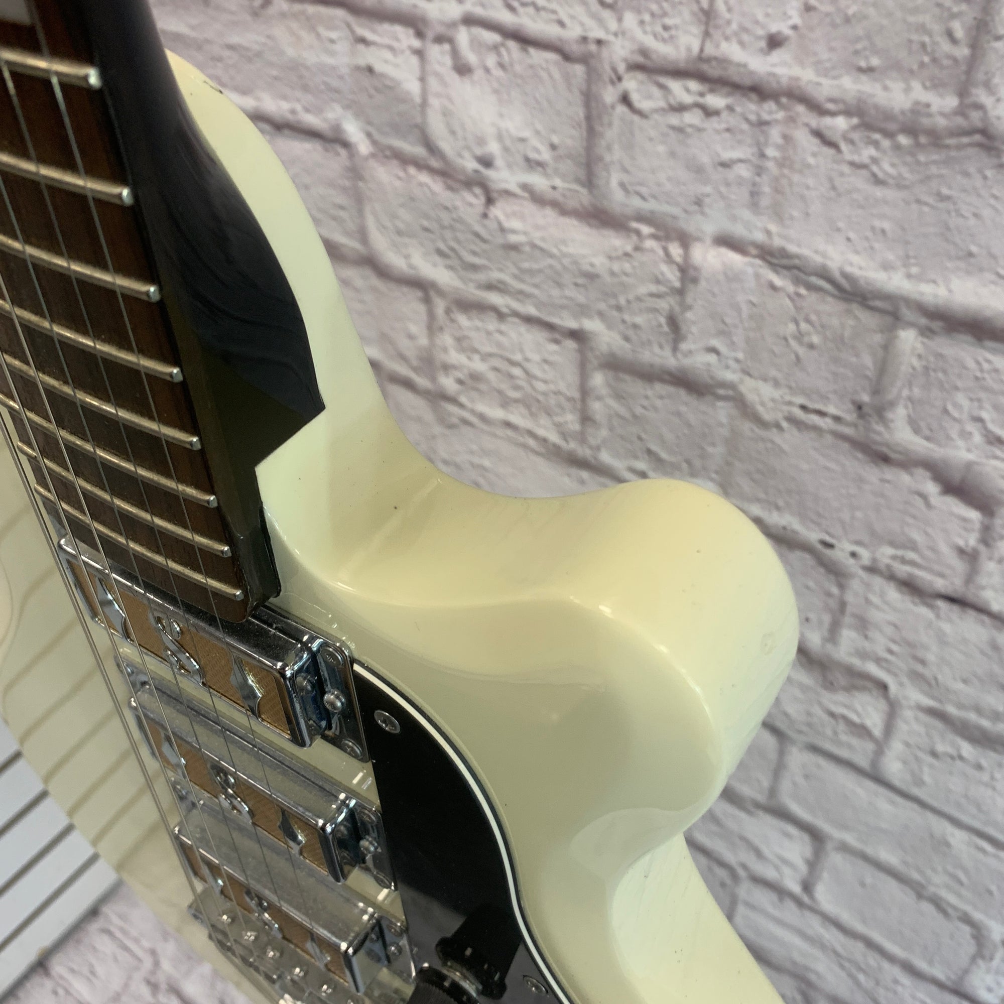 Supro Island Series Hampton White Electric Guitar