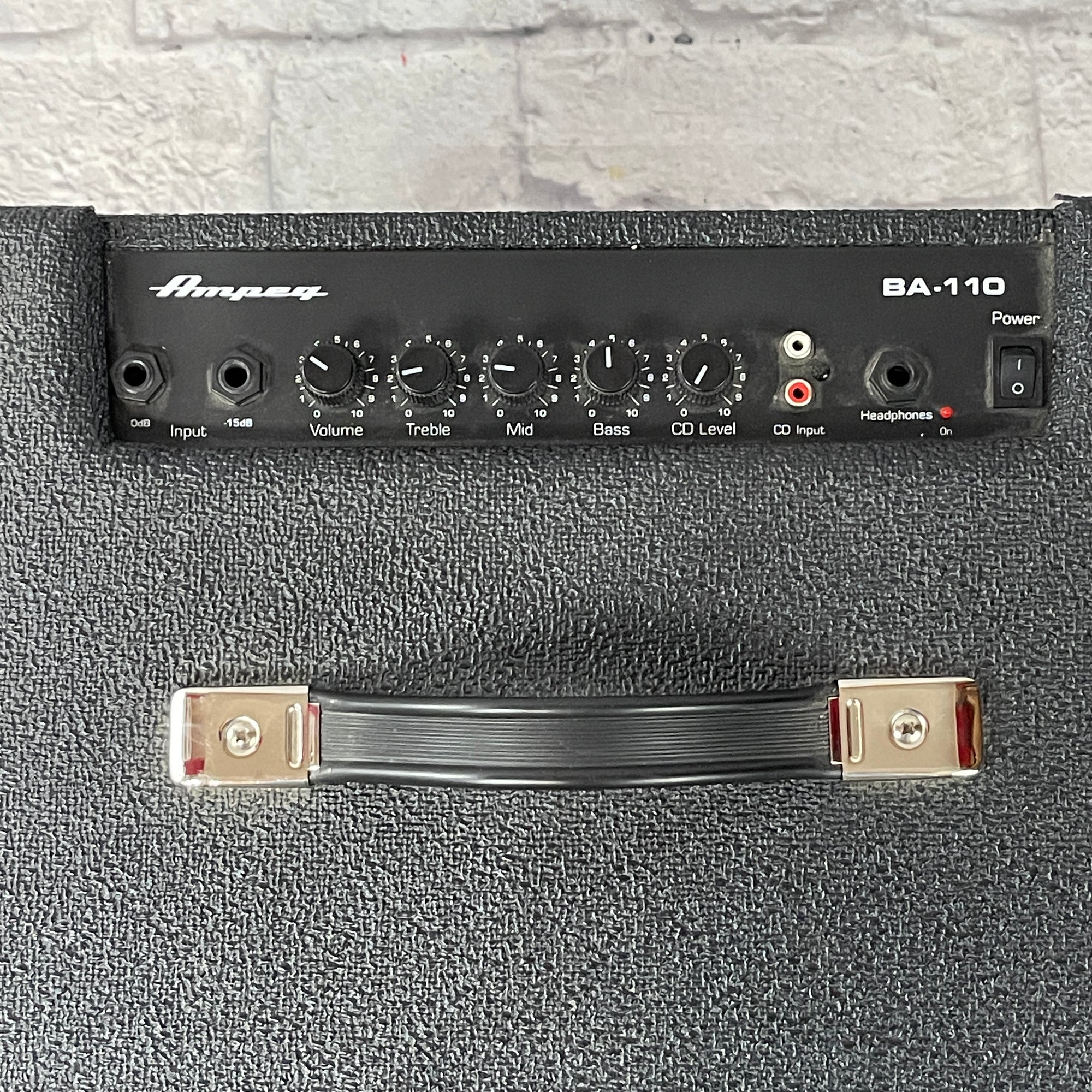 ベース Ampeg BA-110 Ampeg BA-110 Bass Combo Amplifier (35 Watts, 1x10