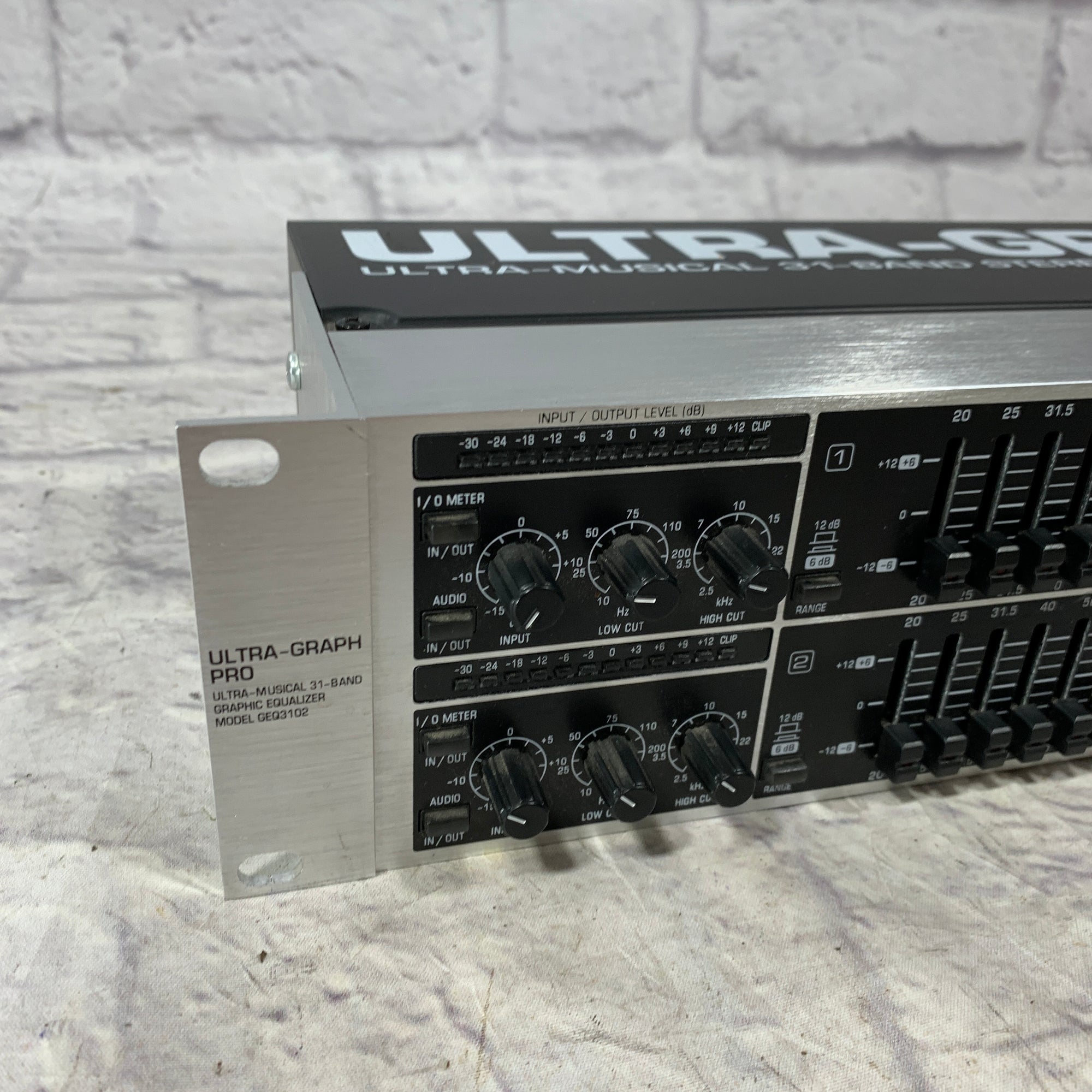 Behringer Ultra-Graph Pro GEQ3102 - Evolution Music