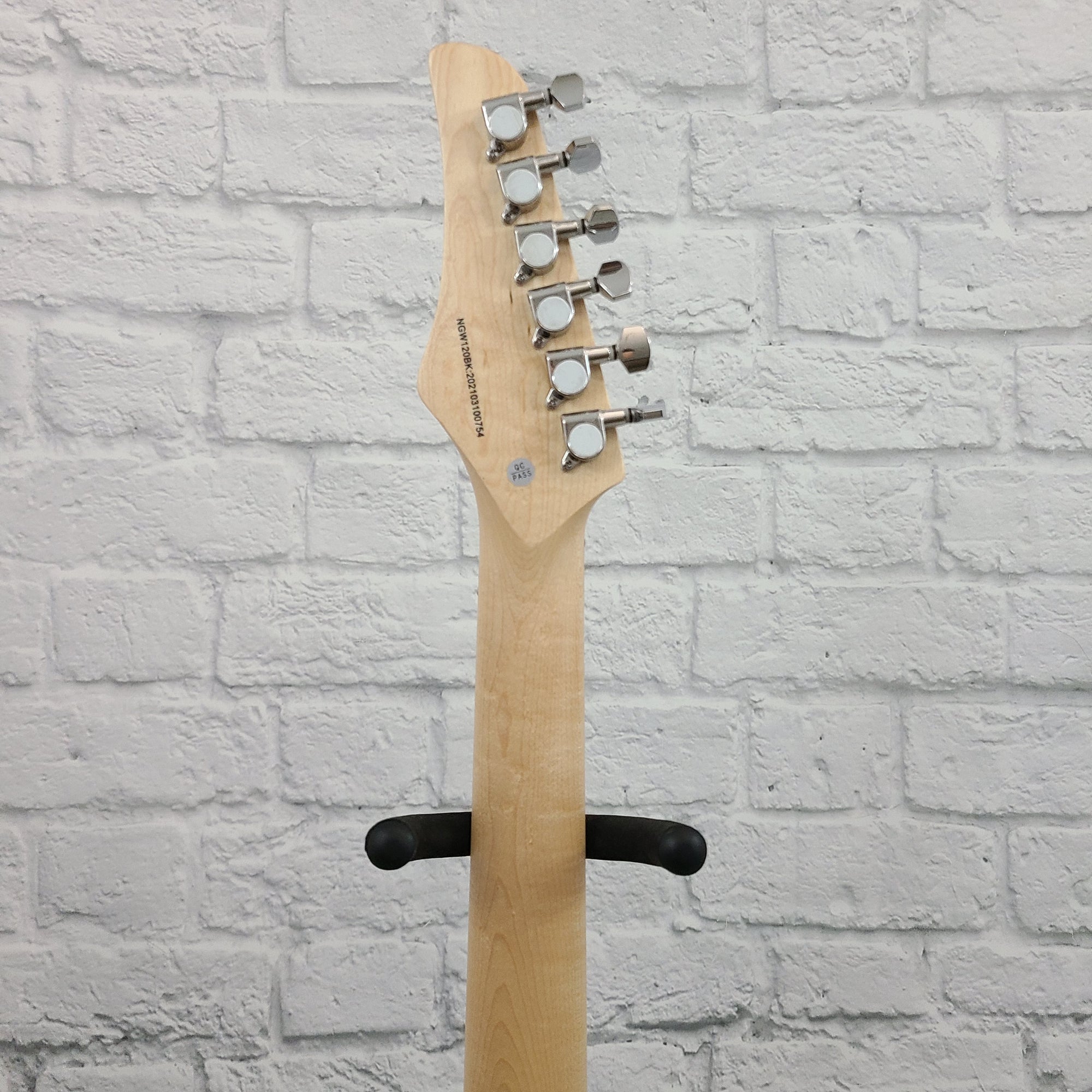 Nashville Guitar Works 120 Single Cutaway - Black, Rosewood Fretboard