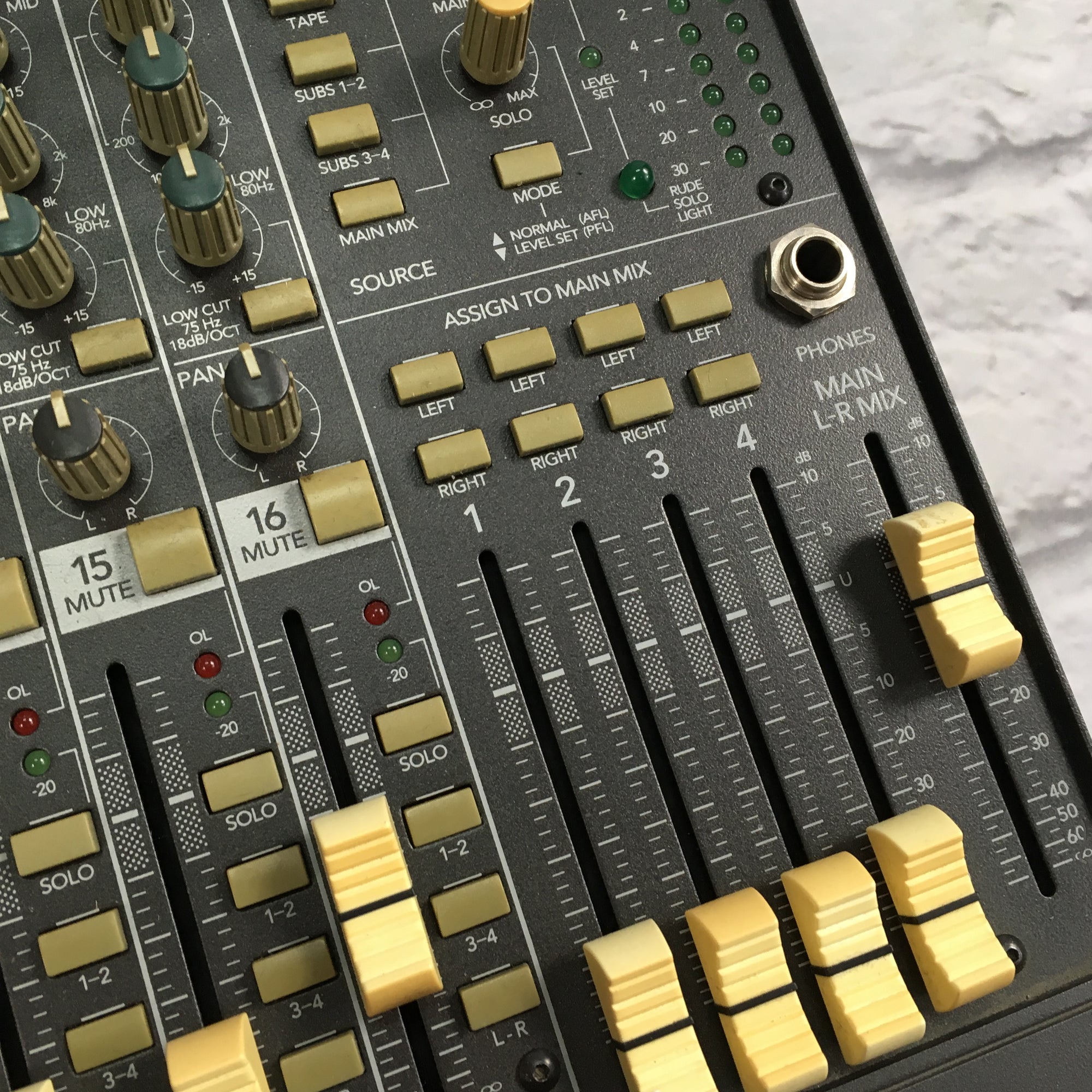 Mackie CR1604VLX 16 Channel Passive Mixer