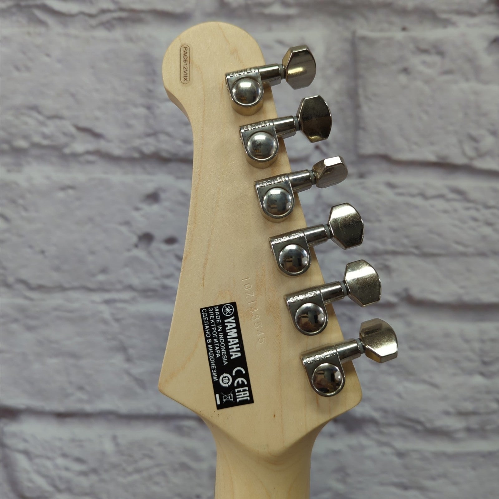 Yamaha Pacifica PAC612VIIX Solid Body Electric Rosewood Fingerboard Natural Satin