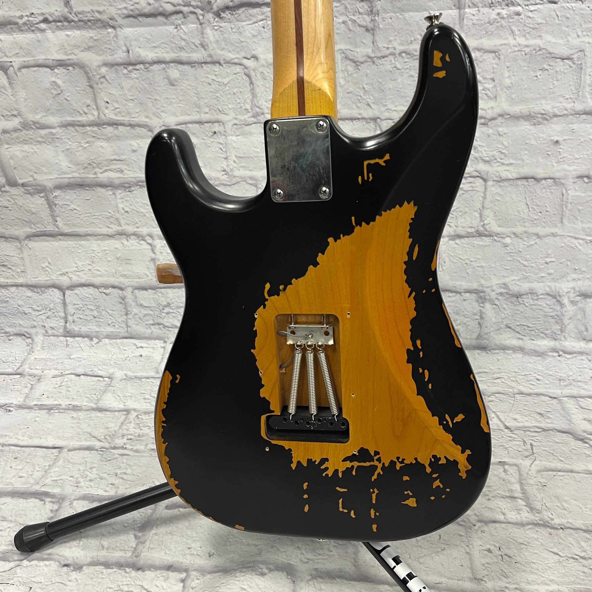 Vintage (Brand) V6 Icon Distressed Strat Electric Guitar