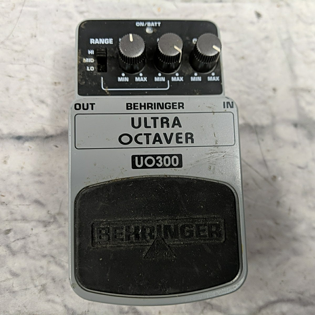 Behringer UO300 Ultra Octaver Pedal - Evolution Music