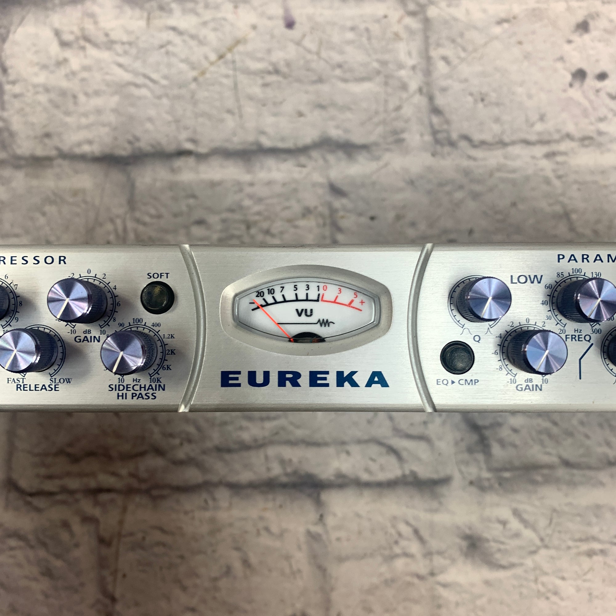 DBX 676 Préamplificateur à lampe pour microphone - La musique au DBX 676 Préamplificateur à lampe pour microphone - La musique au