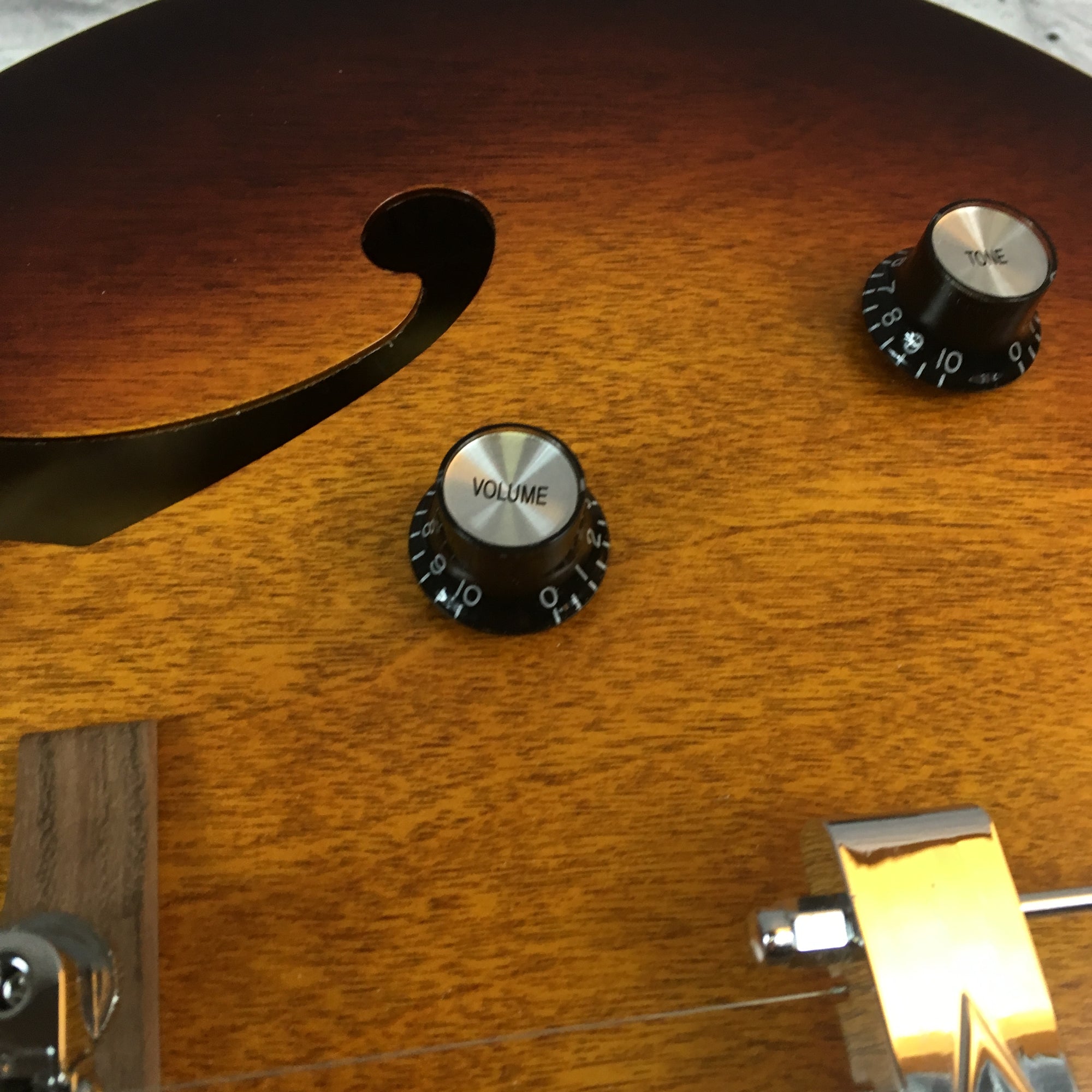 Godin 5th Avenue Kingpin P90 Cognac Burst Electric Guitar