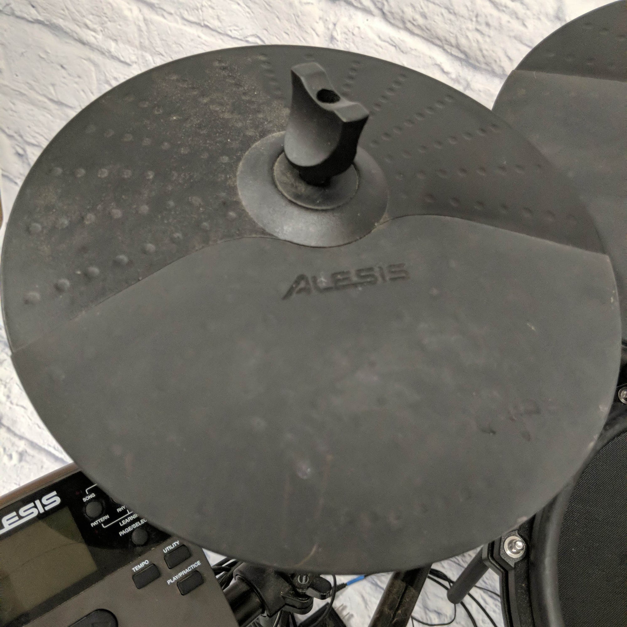 Alesis Nitro Mesh kit Electric Drum Kit