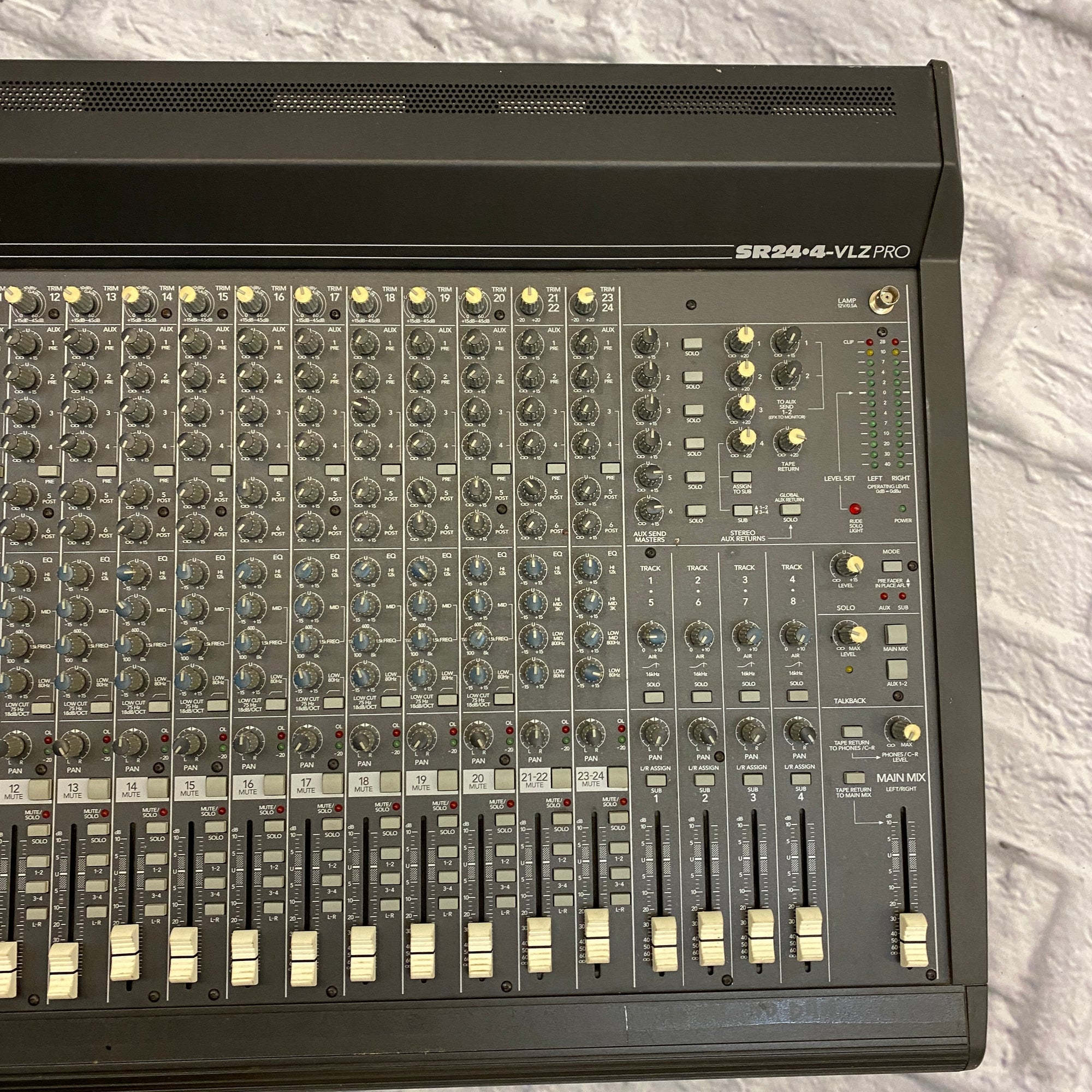 Mackie SR24-4 24 Channel Mixing Console w/ Road Case - Evolution Music