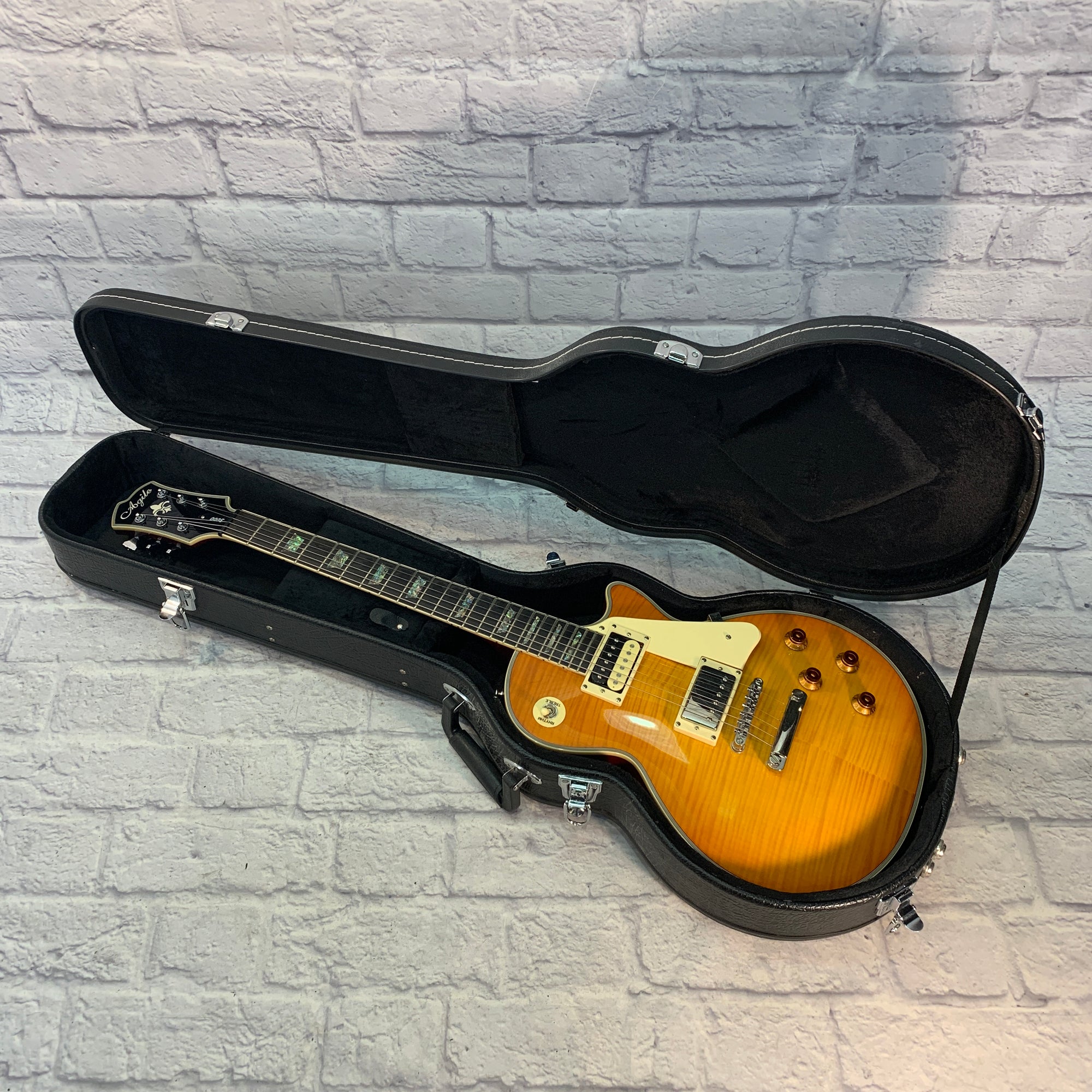 ** Agile 3000 Single Cut Electric Guitar Flame Honey Burst w/ Case
